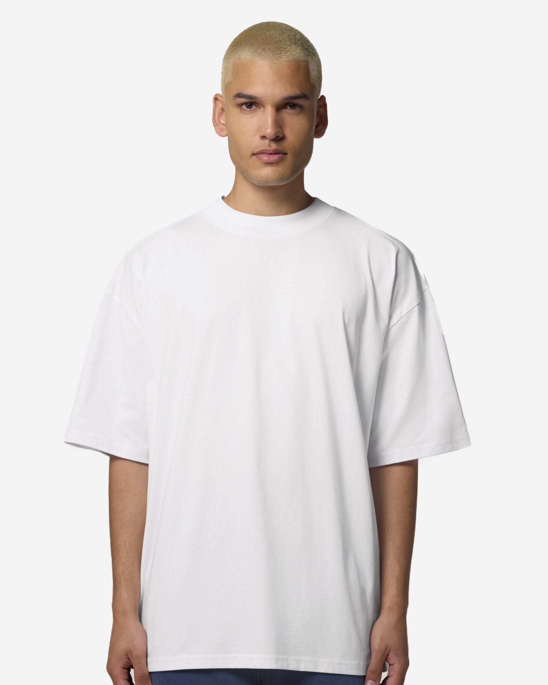 T-shirt unisexe Blaster 2.0 porté, coloris White