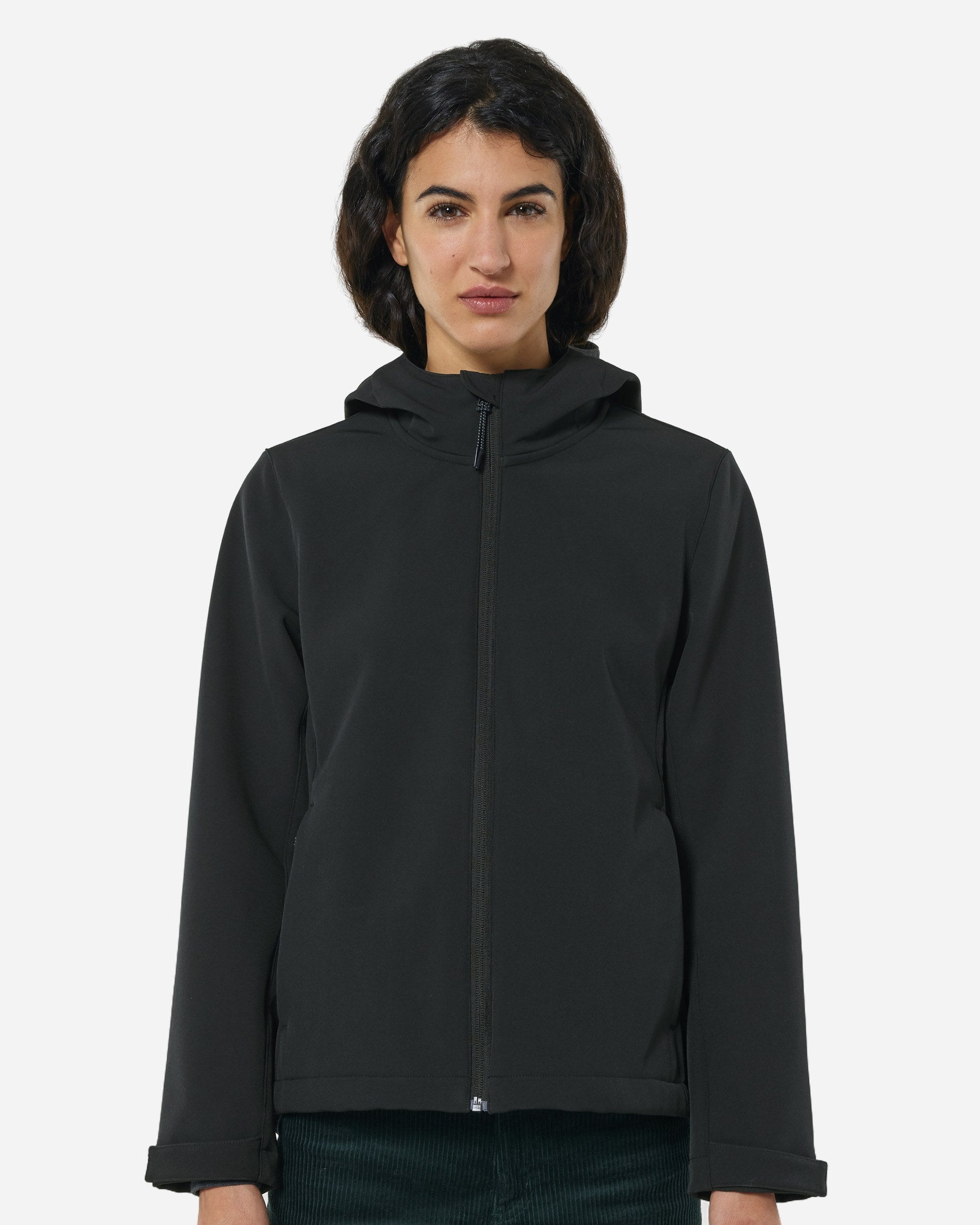 Veste softshell à capuche femme Stella Discoverer porté, coloris Black