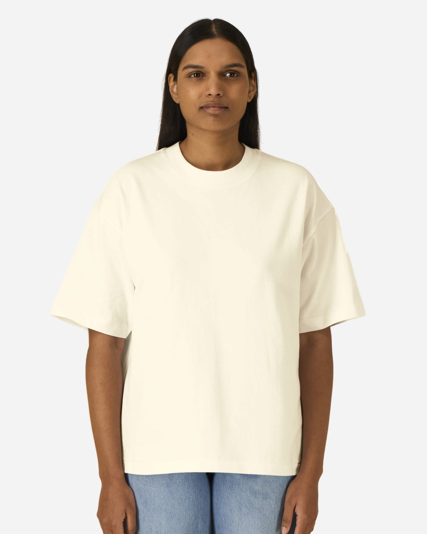 T-shirt unisexe Asher porté, coloris Cream