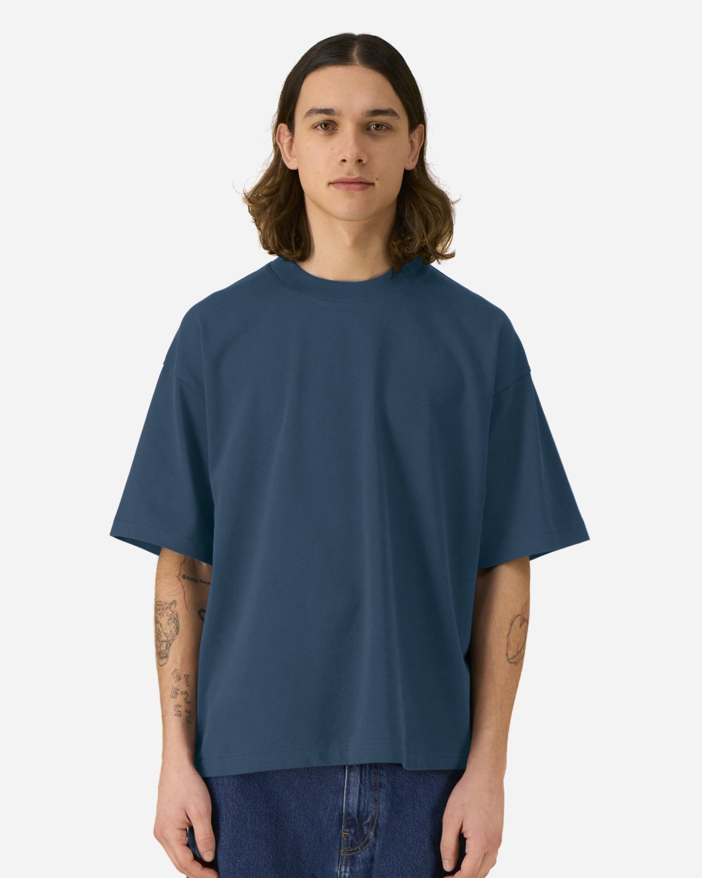 T-shirt unisexe Asher porté, coloris Deep Teal