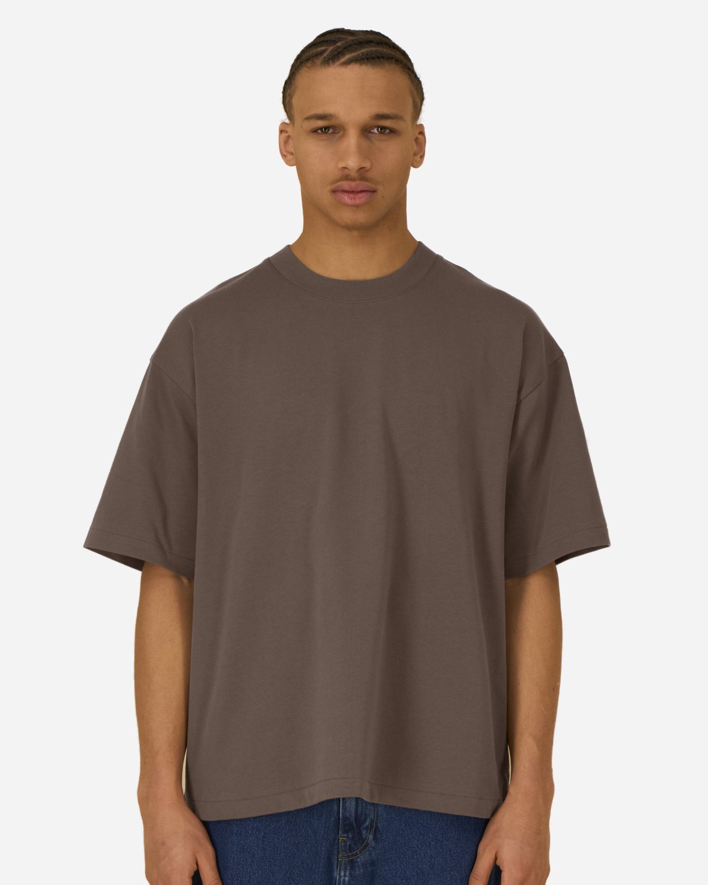 T-shirt unisexe Asher porté, coloris Mocha