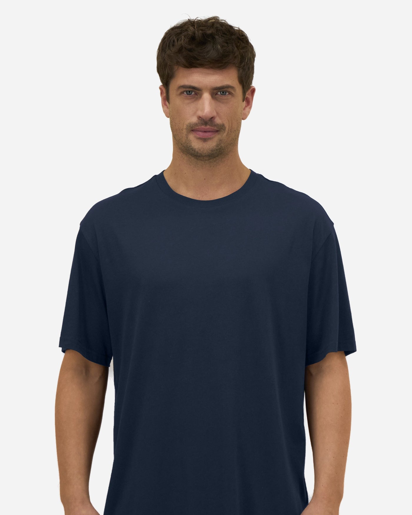 T-shirt unisexe Blaker porté, coloris French Navy