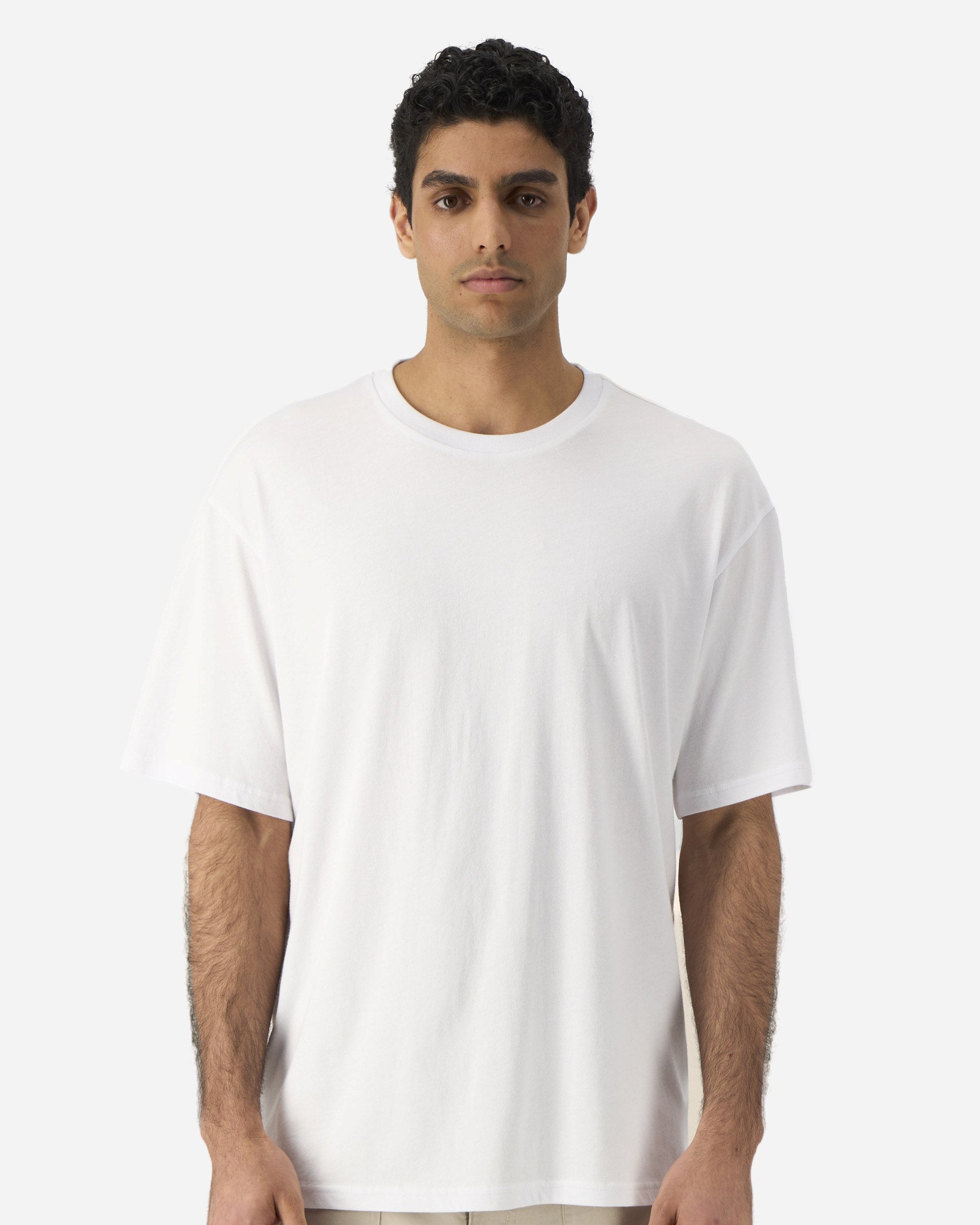 T-shirt unisexe Blaker porté, coloris White