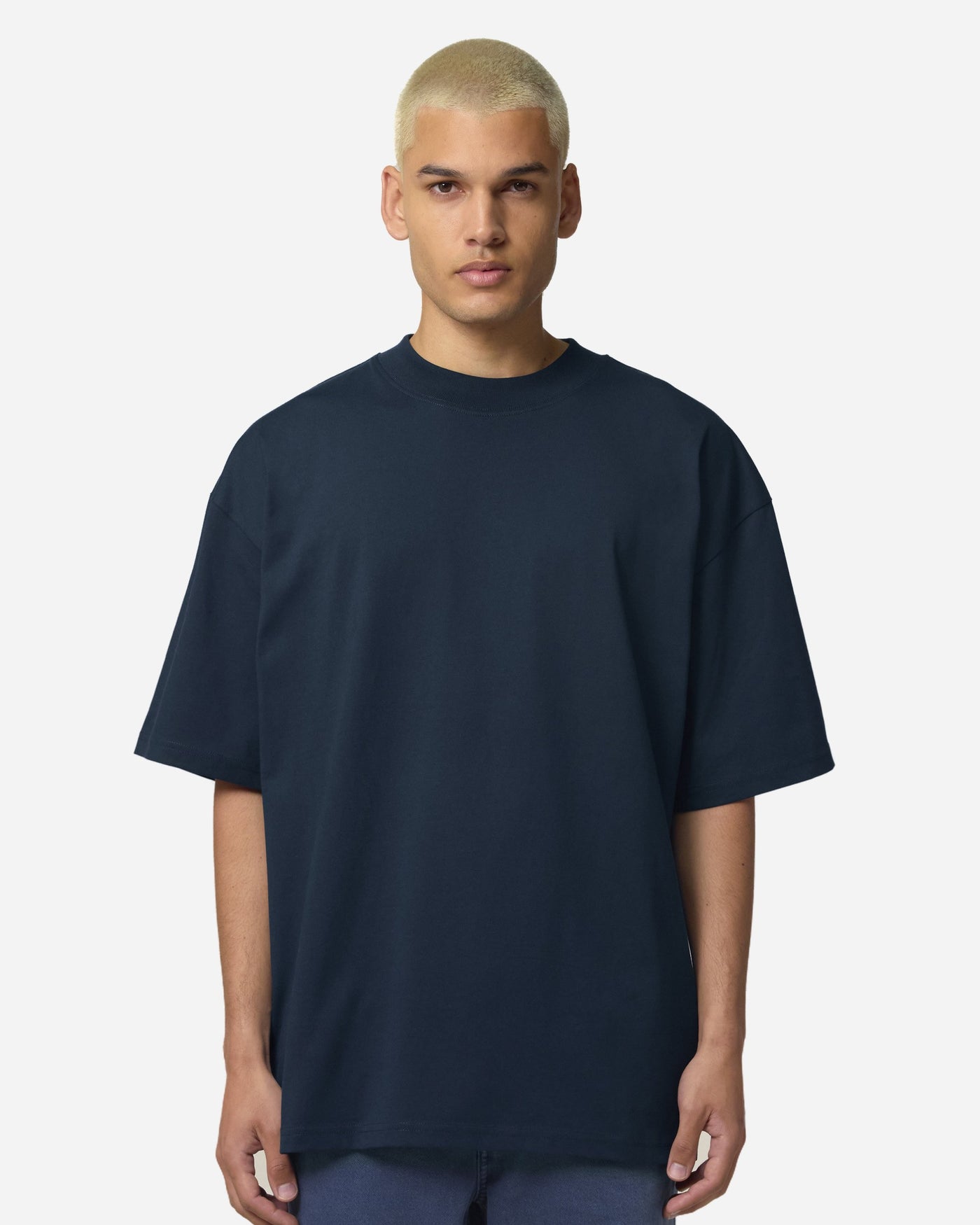 T-shirt unisexe Blaster 2.0 porté, coloris French Navy