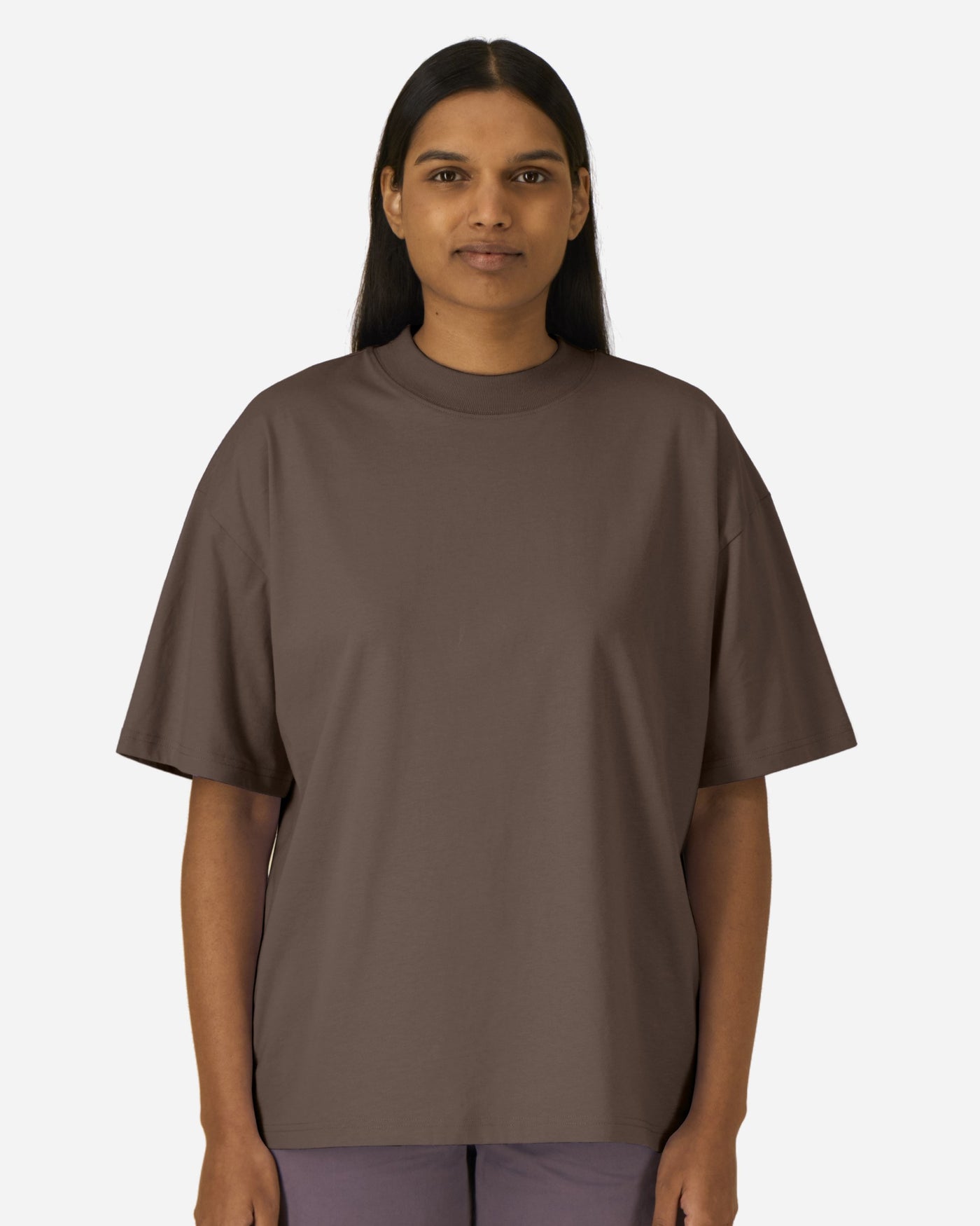 T-shirt unisexe Blaster 2.0 porté, coloris Mocha