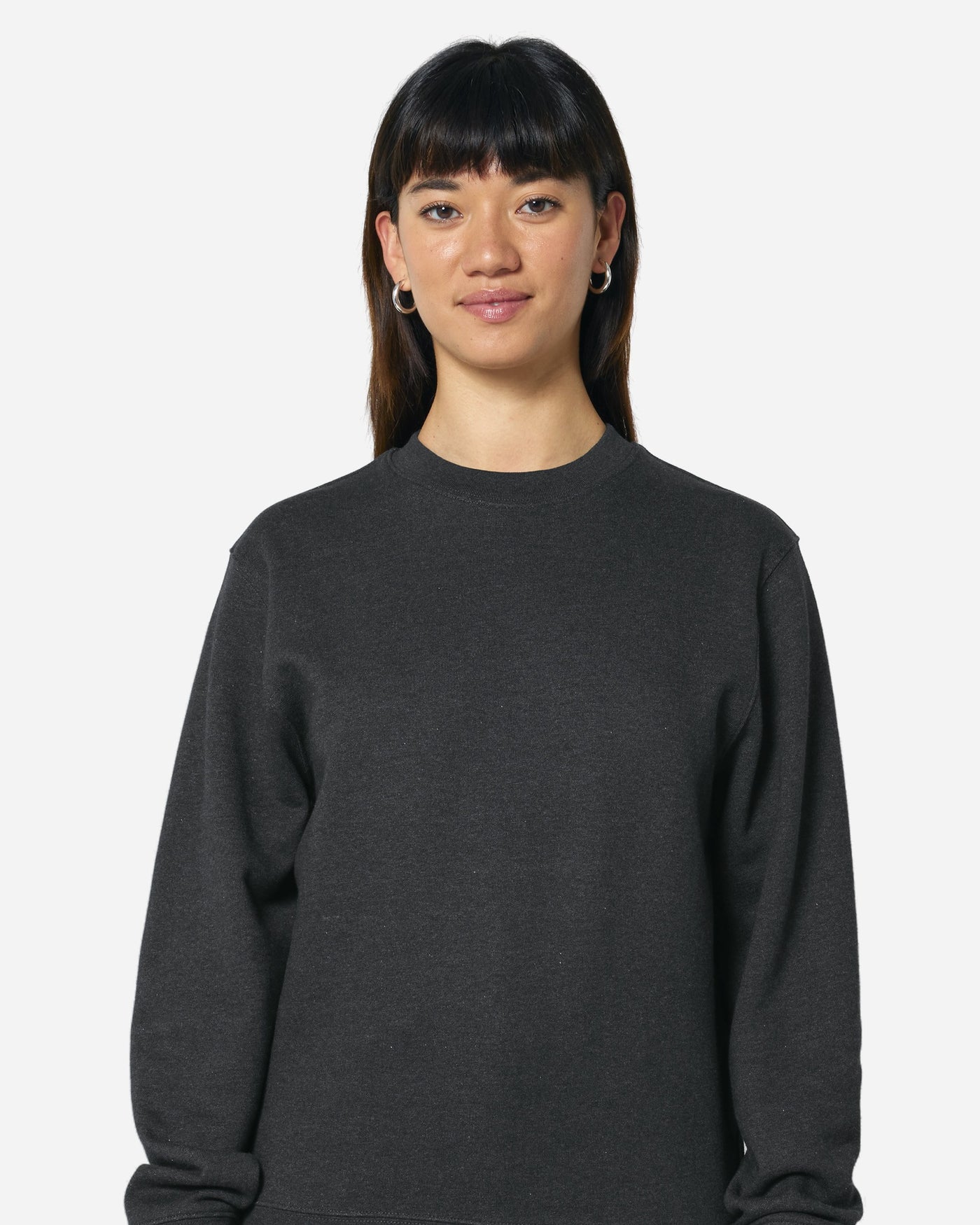 Sweat unisexe Changer 2.0 porté, coloris Dark Heather Grey