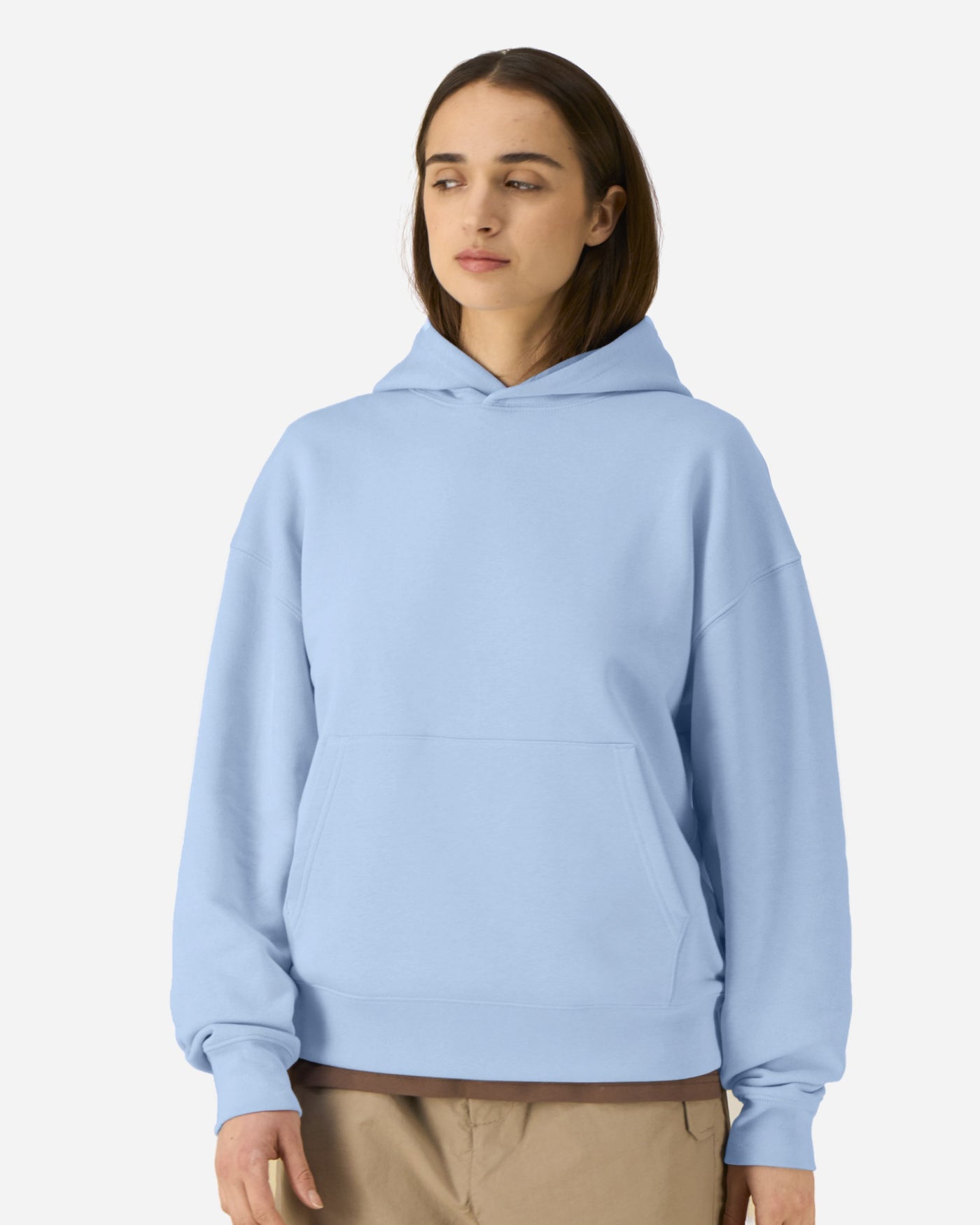 Sweat à capuche unisexe Chaser porté, coloris Blue Soul