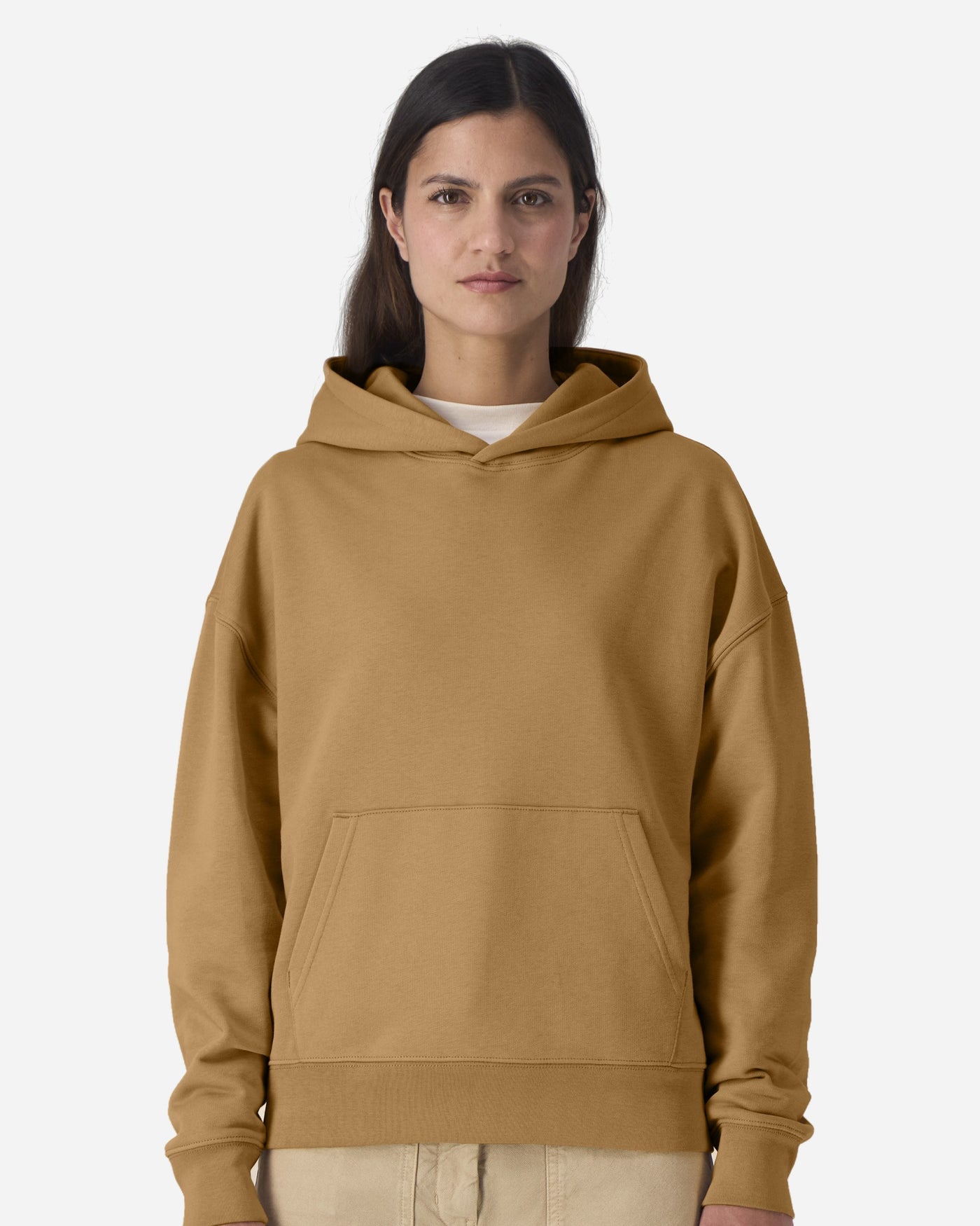 Sweat à capuche unisexe Chaser porté, coloris Grounded Beige