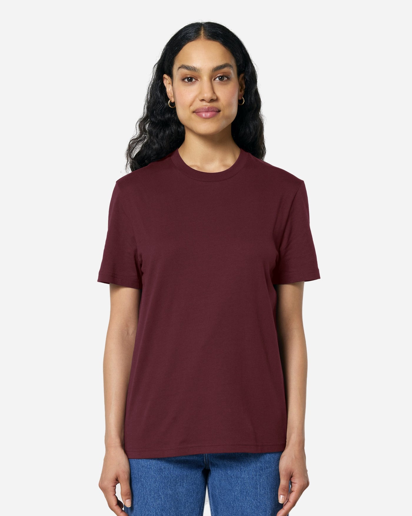 T-shirt unisexe Creator 2.0 porté, coloris Burgundy