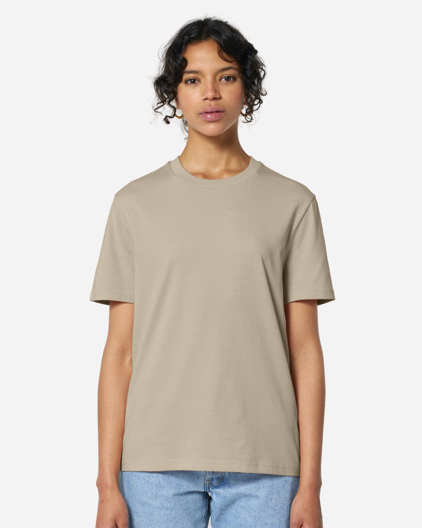 T-shirt unisexe Creator 2.0 porté, coloris Desert Dust