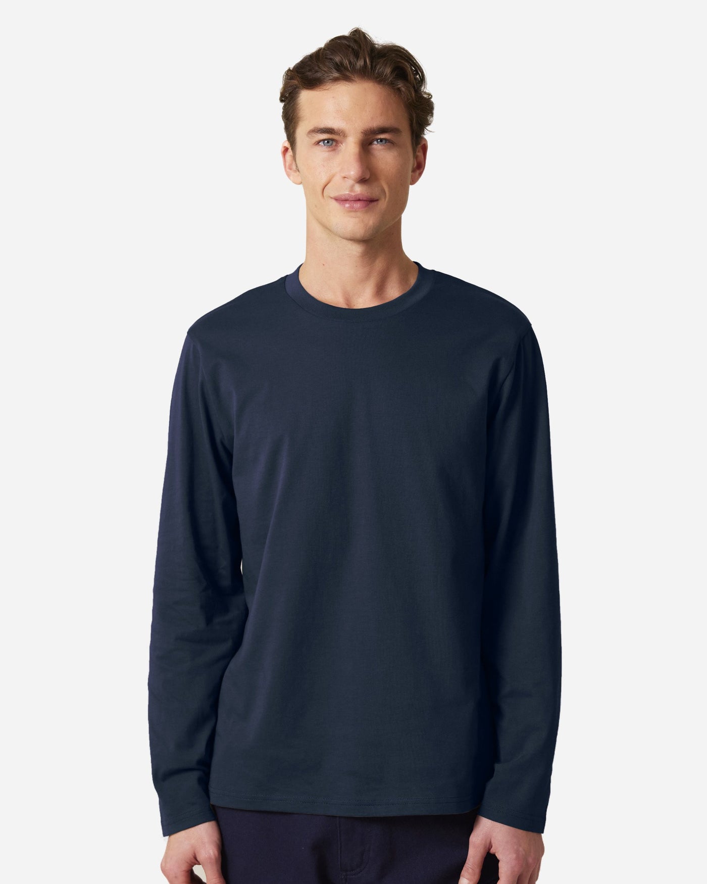 T-shirt unisexe Creator 2.0 Long Sleeve porté, coloris French Navy