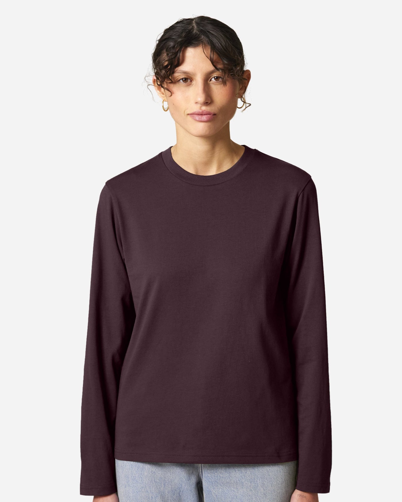 T-shirt unisexe Creator 2.0 Long Sleeve porté, coloris Red Brown
