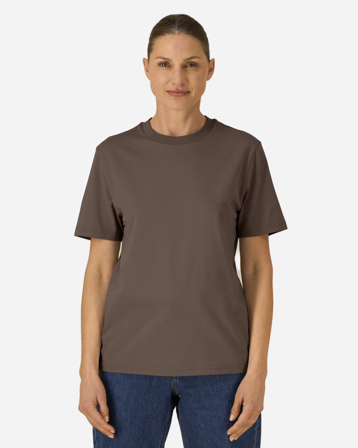 T-shirt unisexe Creator 2.0 porté, coloris Mocha