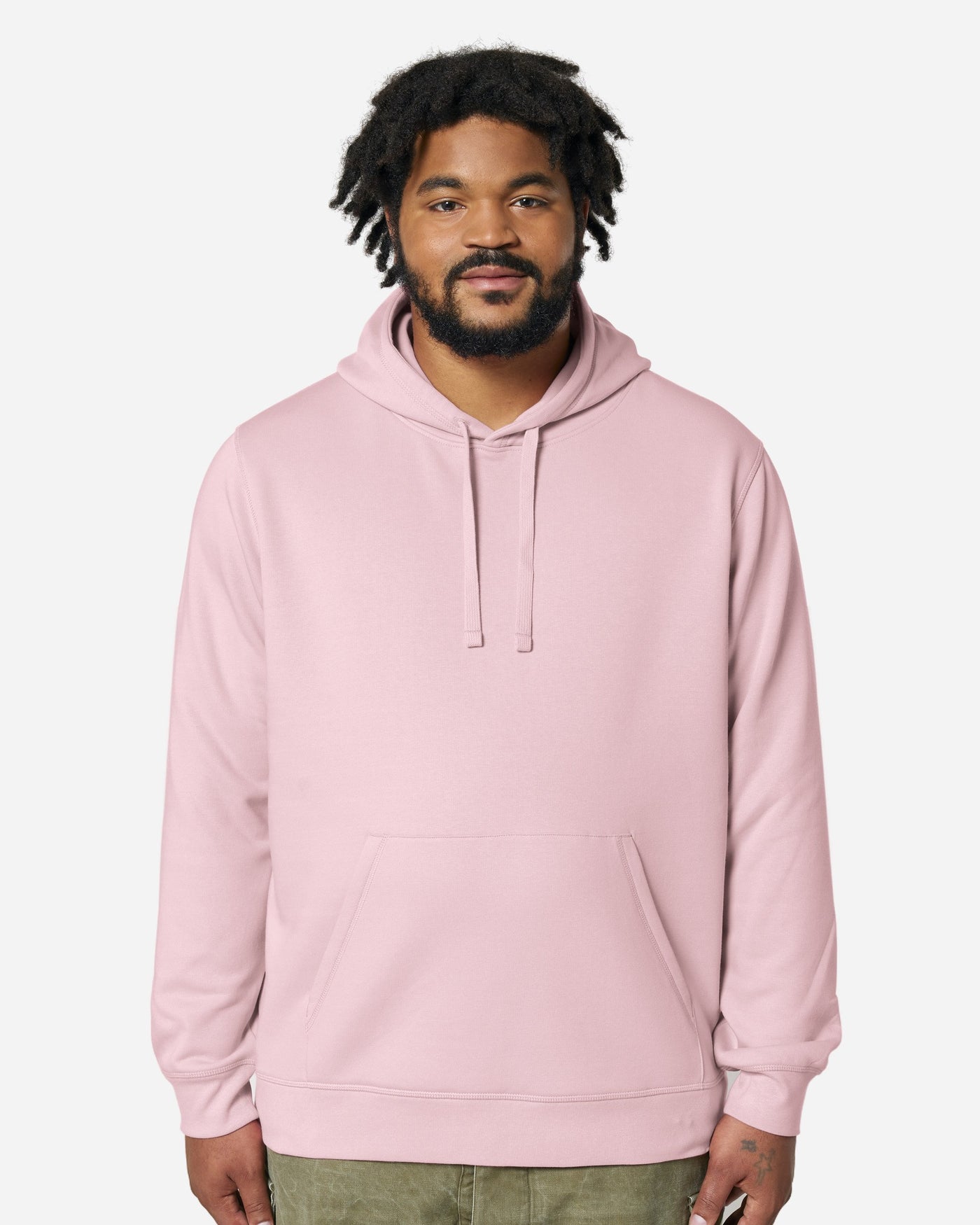 Sweat à capuche unisexe Drummer 2.0 porté, coloris Cotton Pink