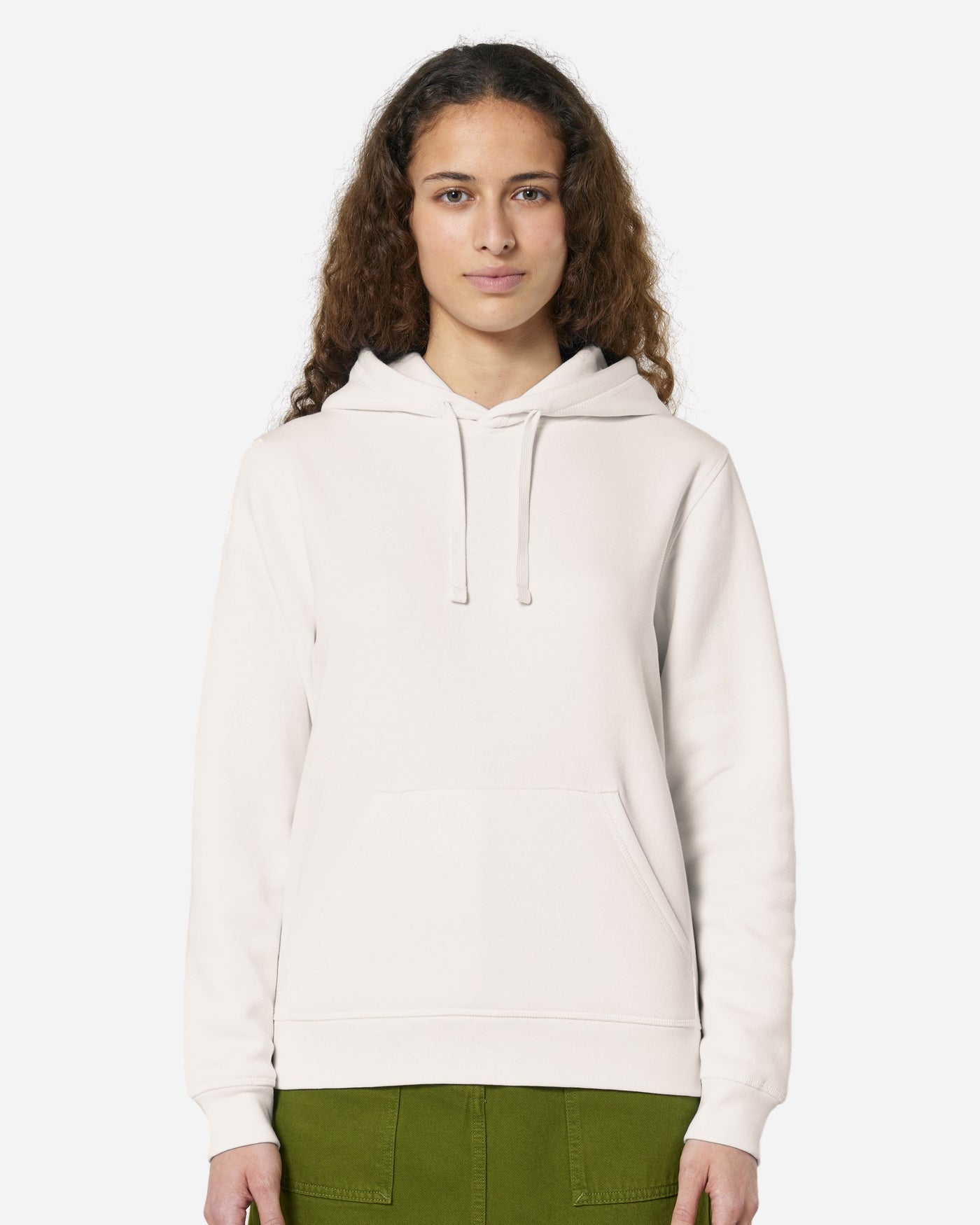 Sweat à capuche unisexe Drummer 2.0 porté, coloris Vintage White