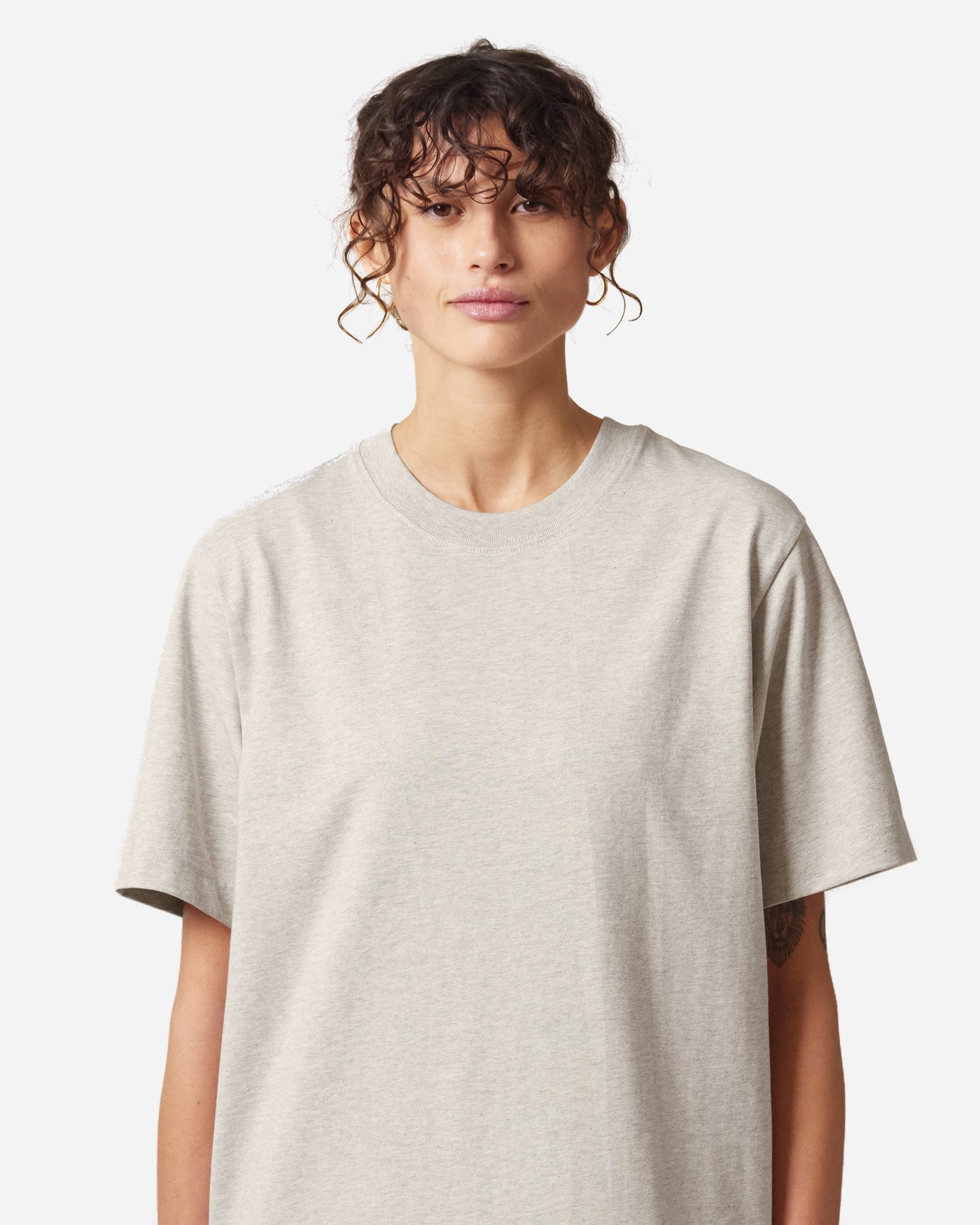 T-shirt unisexe Freestyler porté, coloris Heather Haze