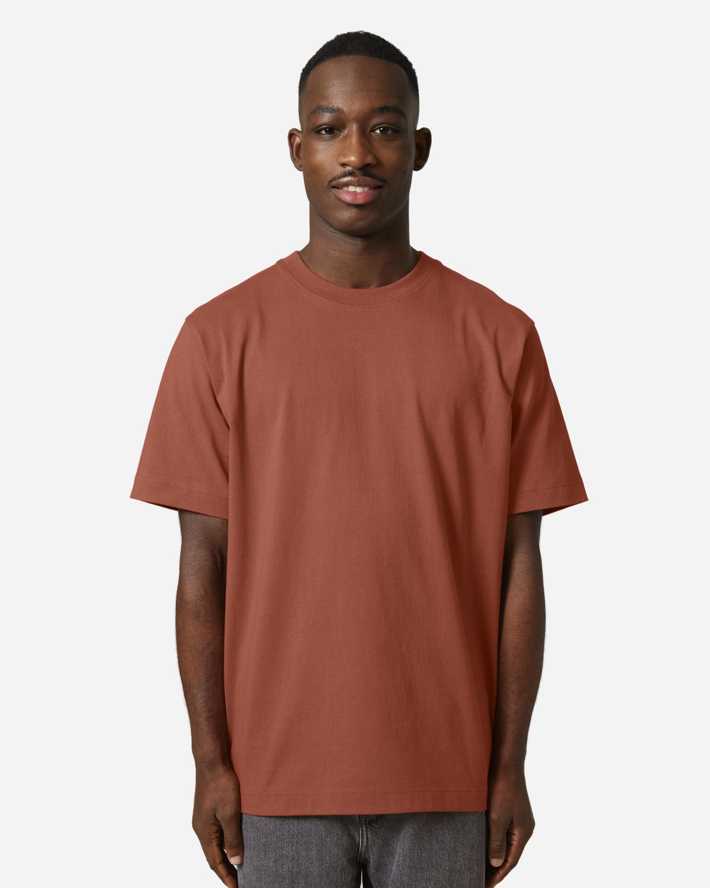 T-shirt unisexe Freestyler porté, coloris Heritage Brown