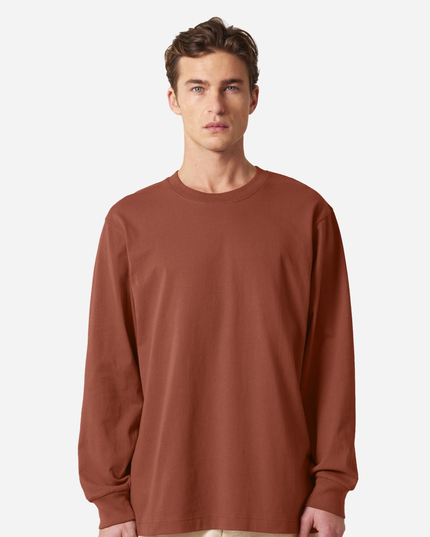 T-shirt unisexe Freestyler Long Sleeve porté, coloris Heritage Brown