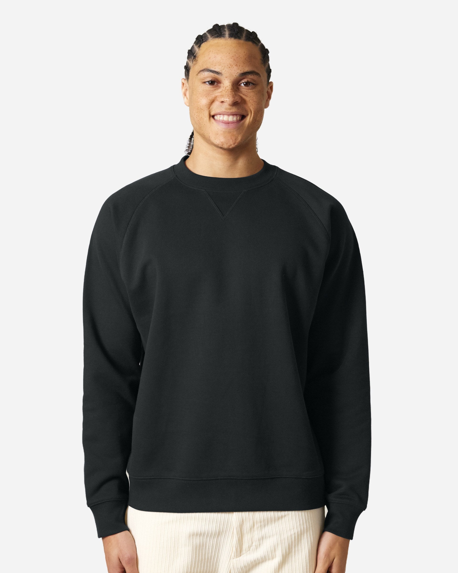 Sweat unisexe Knoxer porté, coloris Black