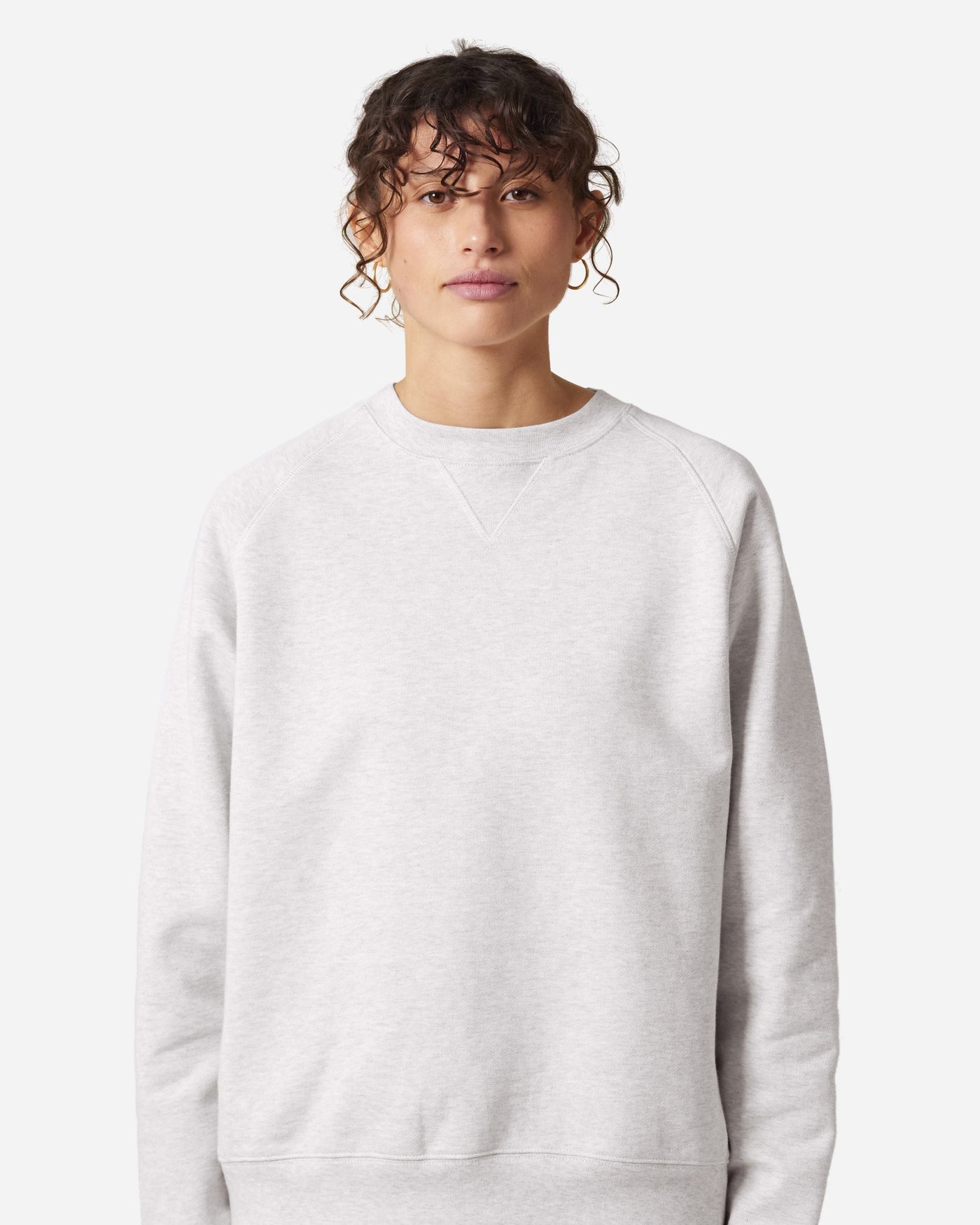 Sweat unisexe Knoxer porté, coloris Cool Heather Grey