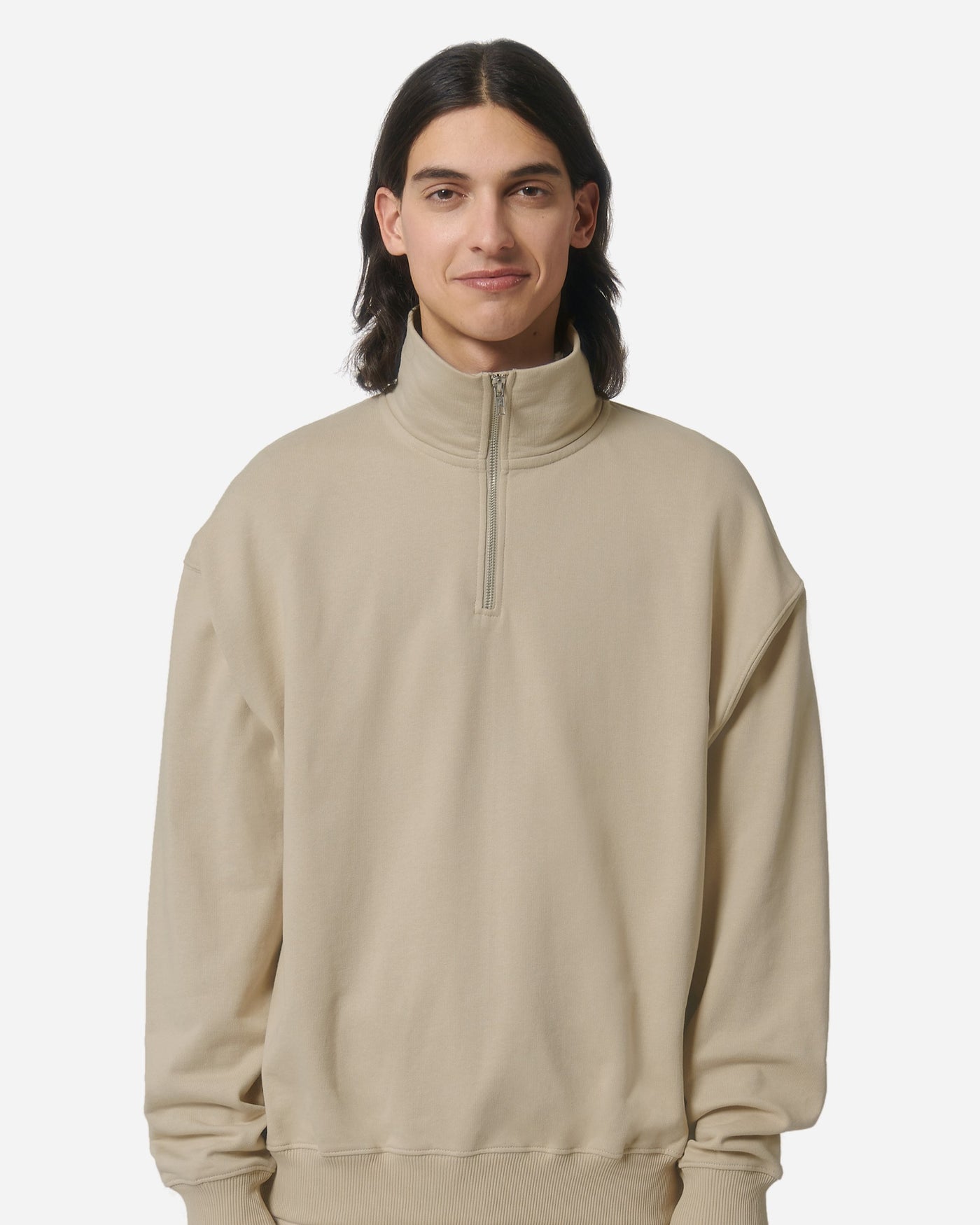Sweat col zippé unisexe Miller Dry porté, coloris Desert Dust