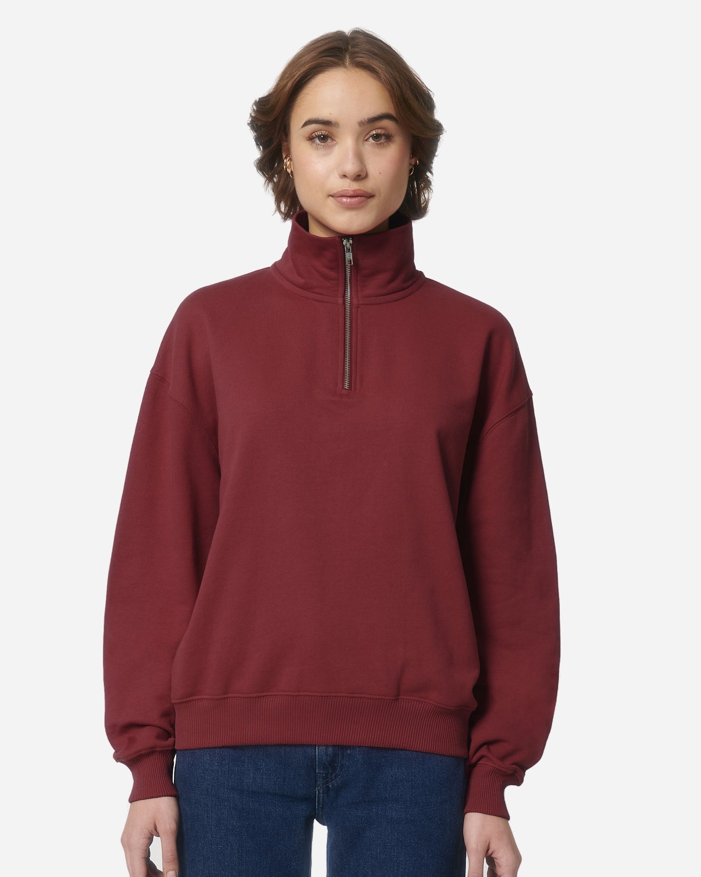 Sweat col zippé unisexe Miller Dry porté, coloris Red Earth