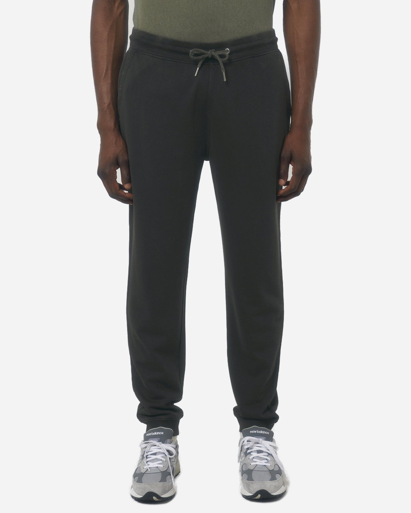 Jogging Mover Vintage porté, coloris G. Dyed Black Rock