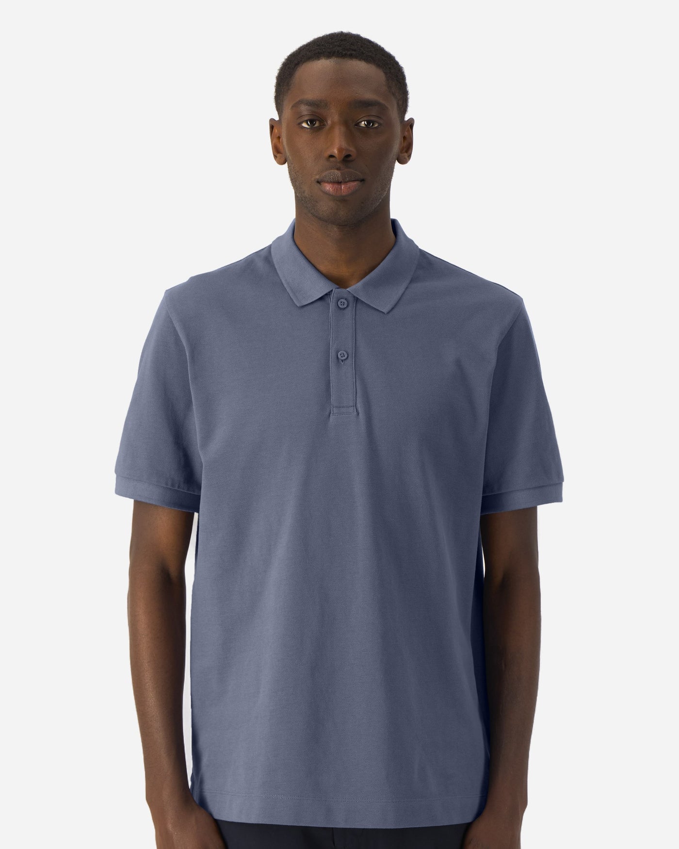 Polo unisexe Prepster 2.0 porté, coloris Blue Grey