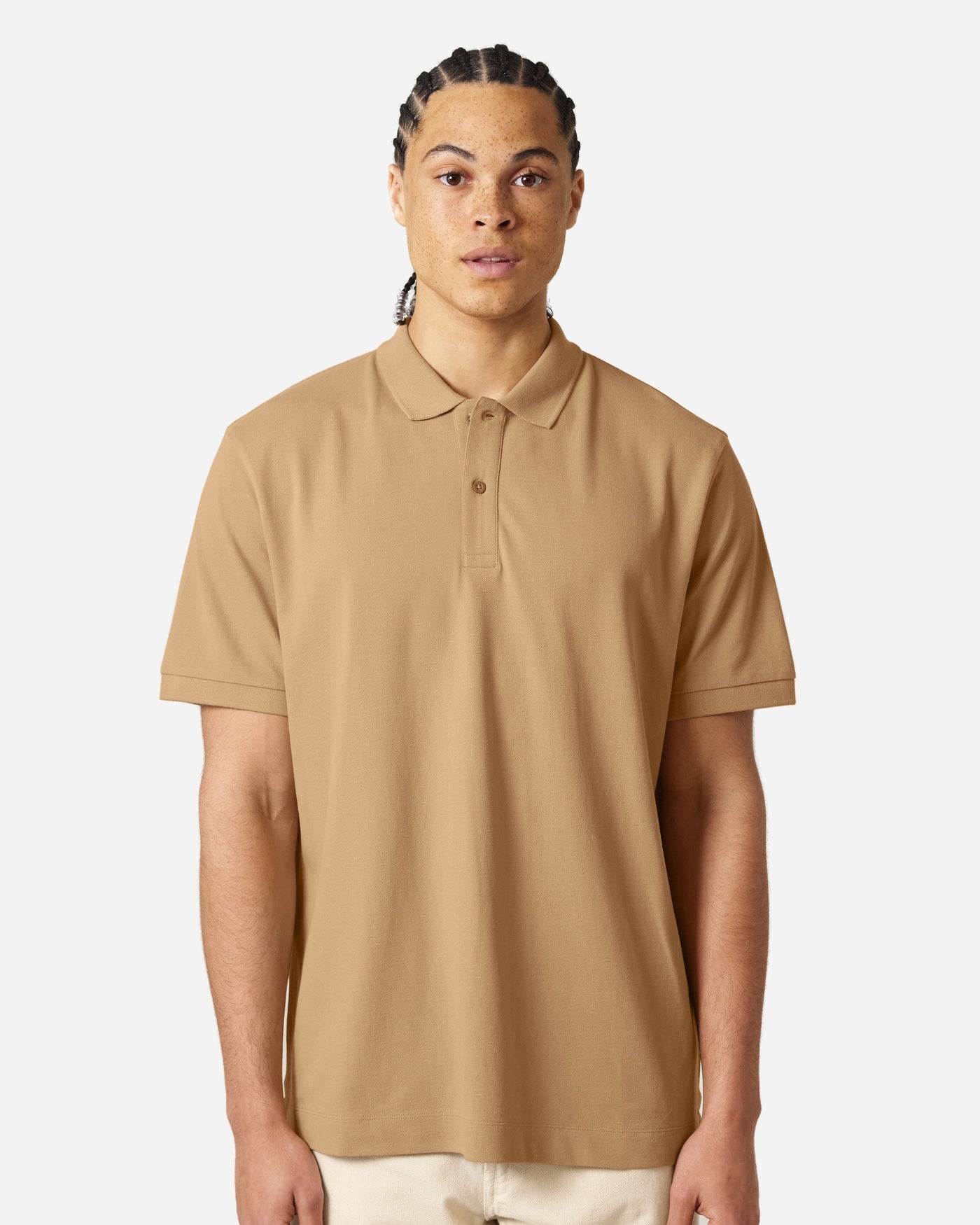 Polo unisexe Prepster 2.0 porté, coloris Latte