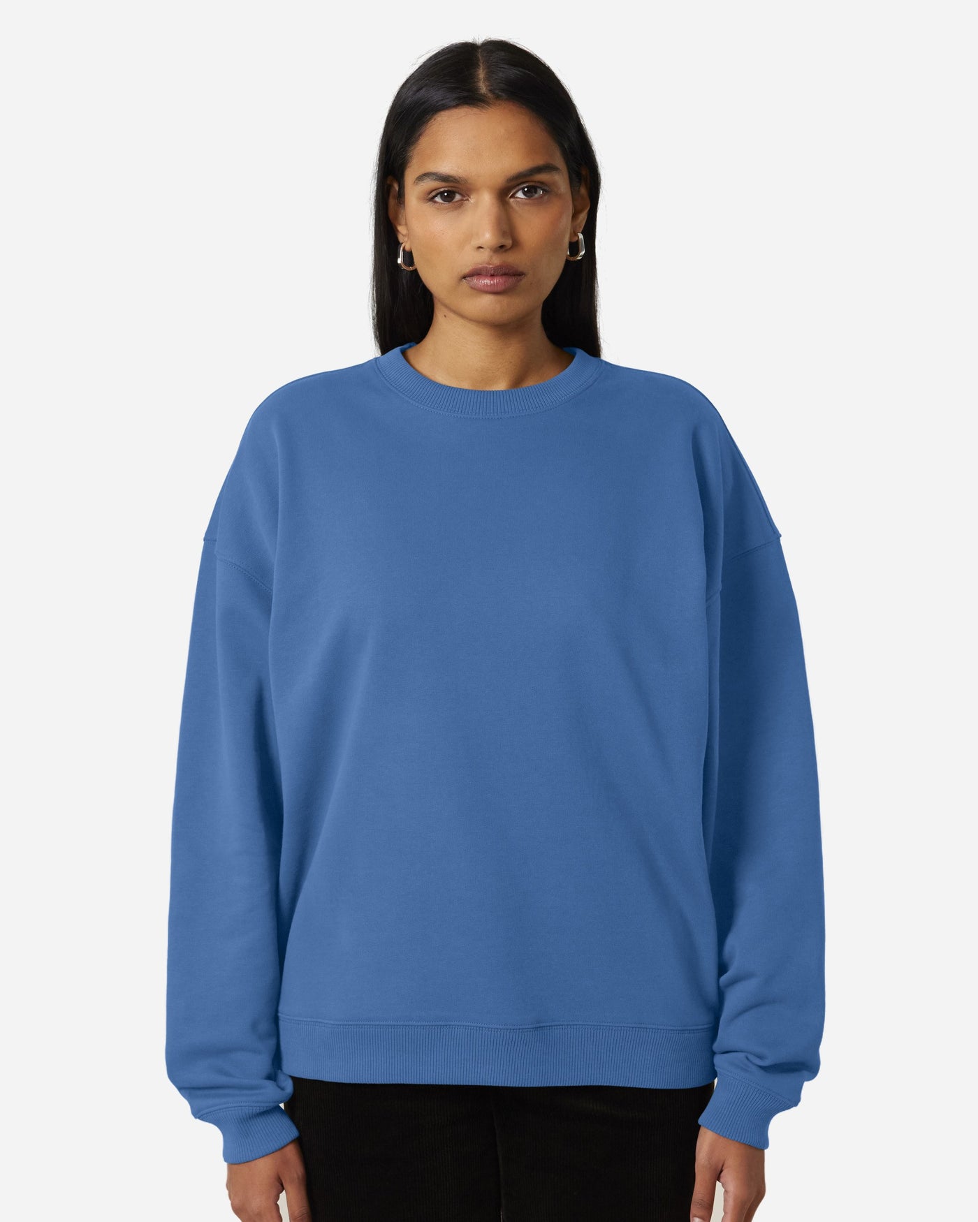 Sweat unisexe Radder 2.0 porté, coloris Mindful Blue