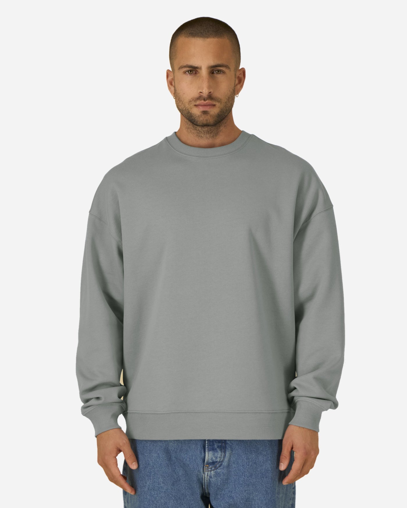Sweat unisexe Radder 2.0 porté, coloris Misty Grey