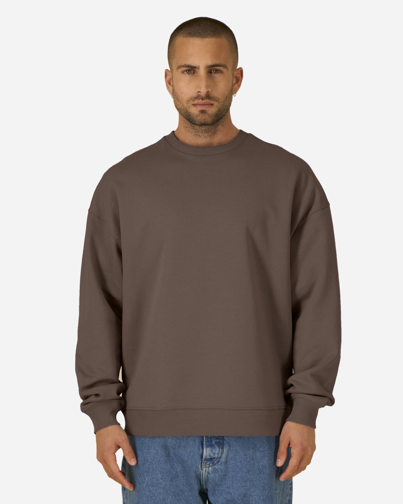 Sweat unisexe Radder 2.0 porté, coloris Mocha