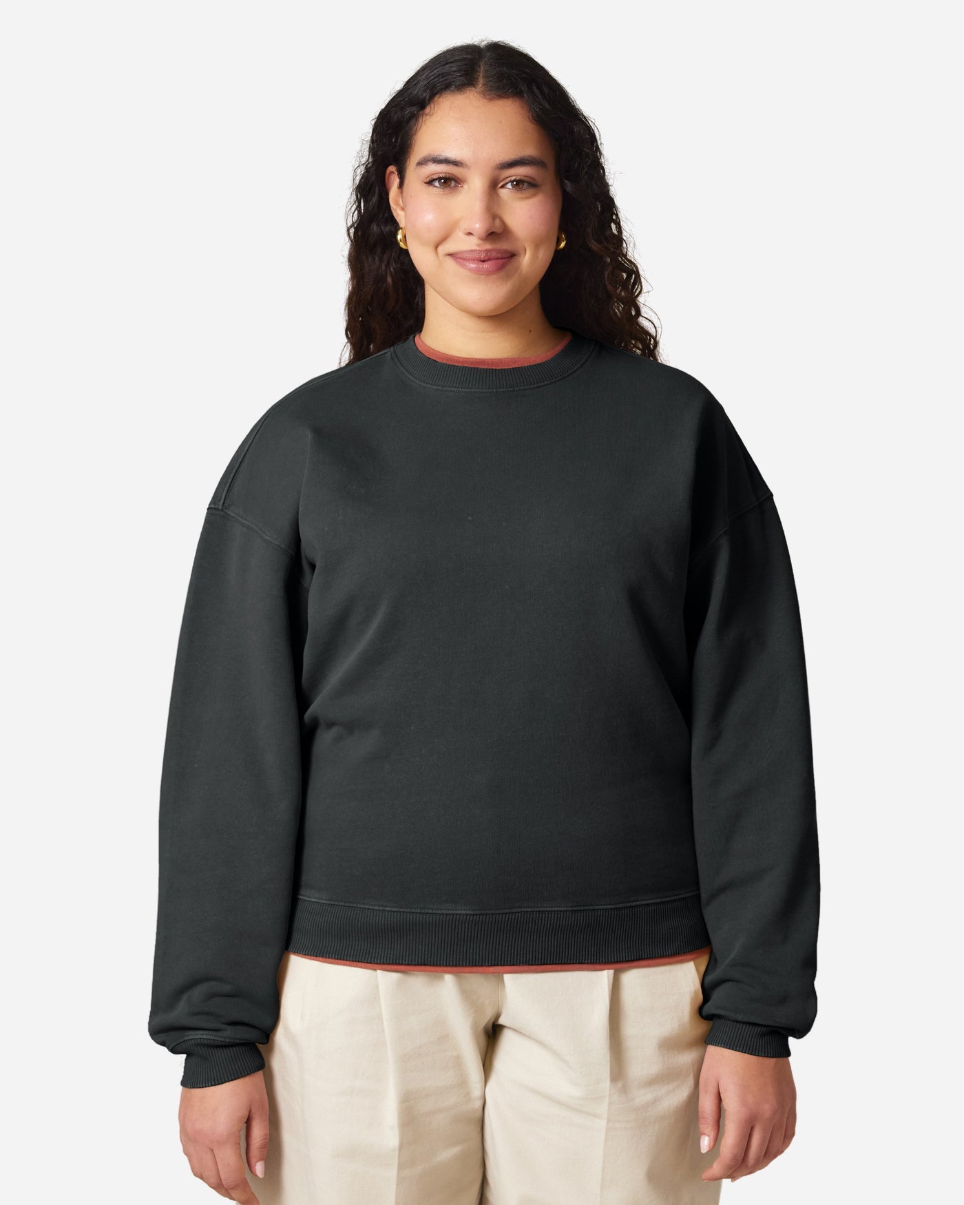 Sweat unisexe Radder 2.0 Vintage porté, coloris G. Dyed Black Rock