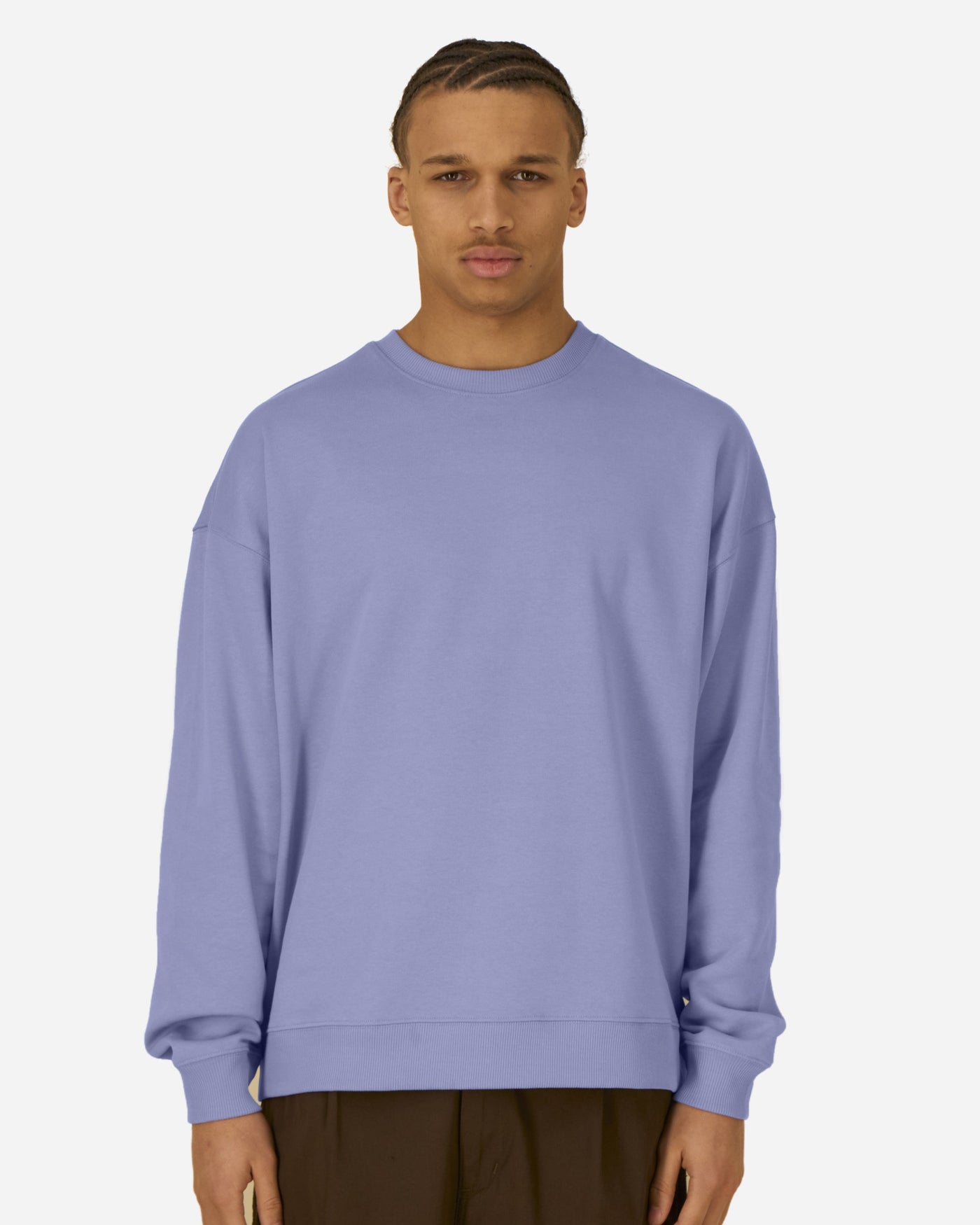 Sweat unisexe Radder 2.0 porté, coloris Violet