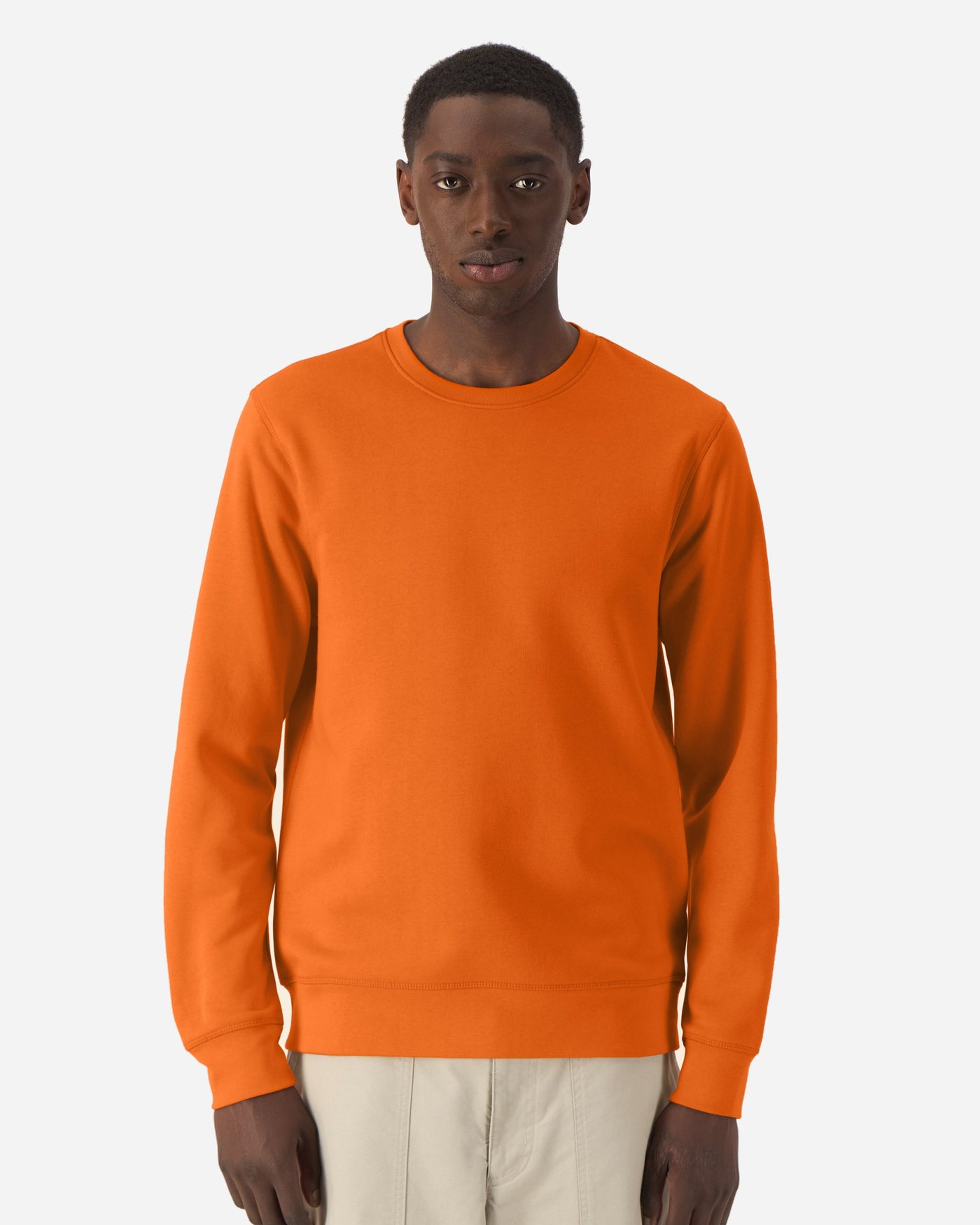 Sweat unisexe Roller porté, coloris Bright Orange
