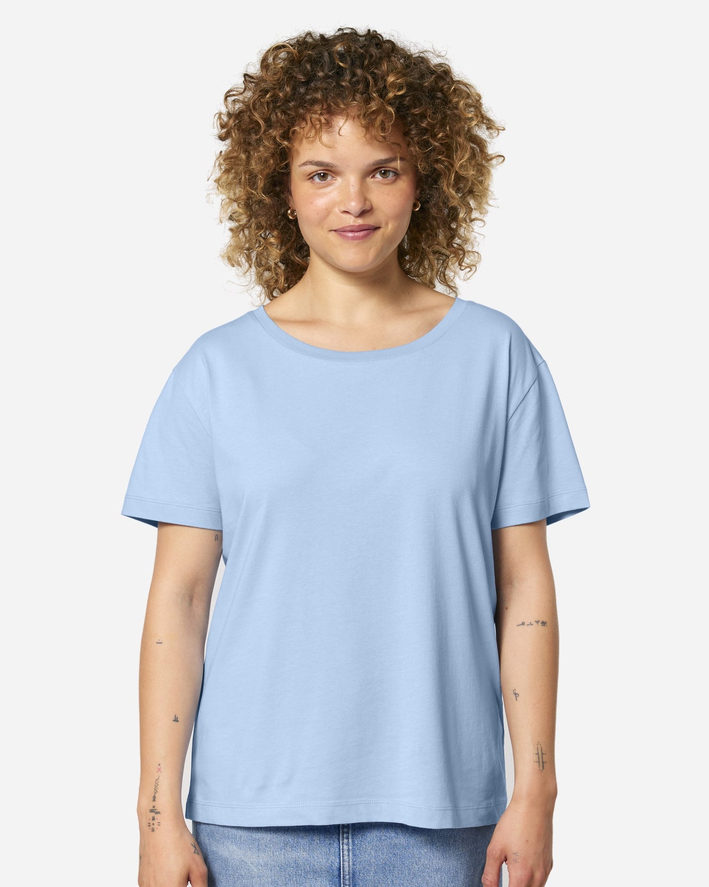 T-shirt femme Stella Serena porté, coloris Blue Soul