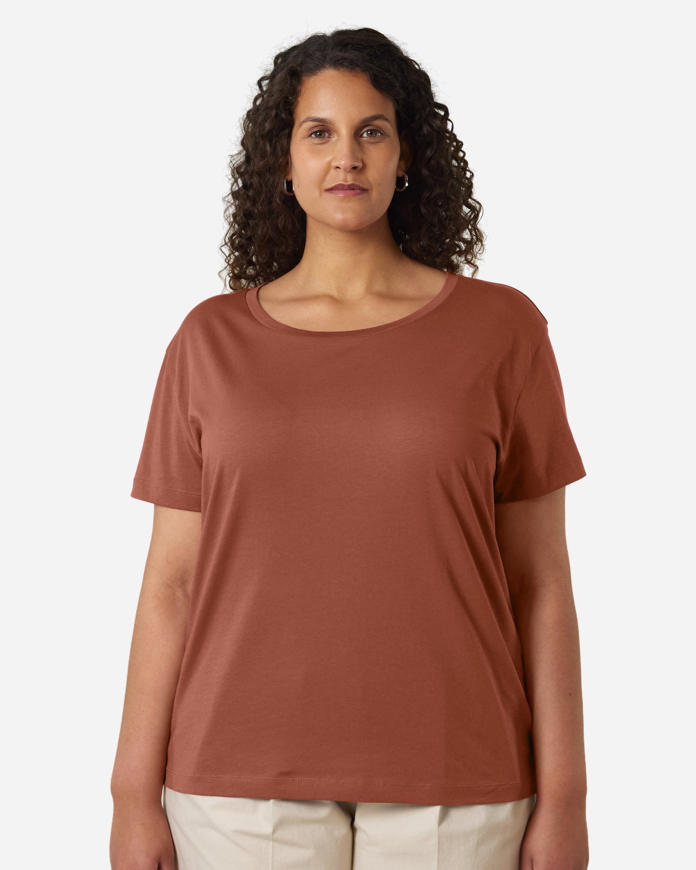 T-shirt femme Stella Serena porté, coloris Heritage Brown