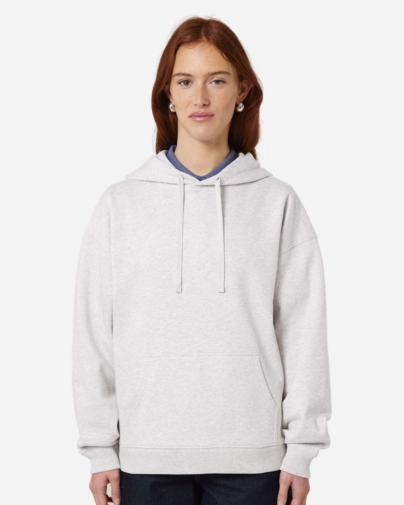 Sweat à capuche unisexe Slammer 2.0 porté, coloris Cool Heather Grey