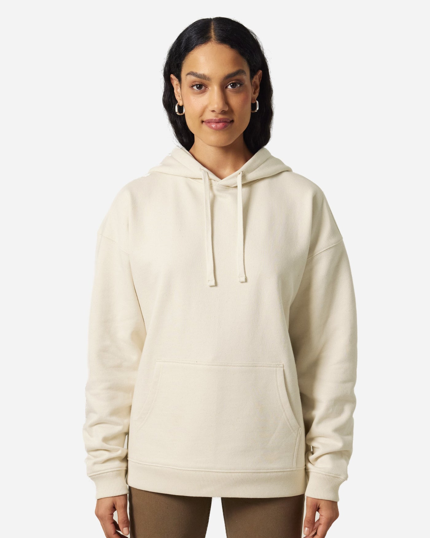 Sweat à capuche unisexe Slammer 2.0 porté, coloris Natural Raw