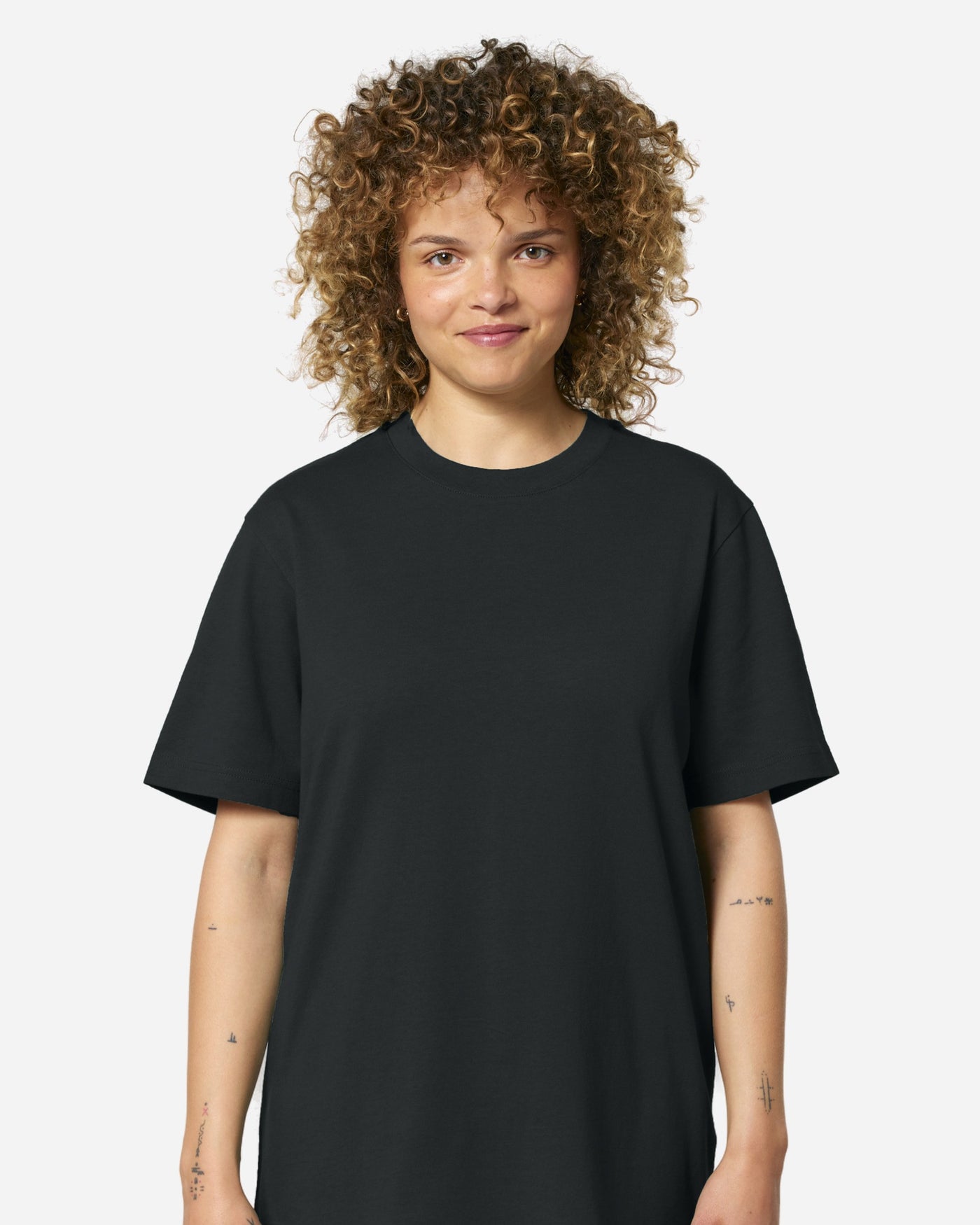 T-shirt unisexe Sparker 2.0 porté, coloris Black