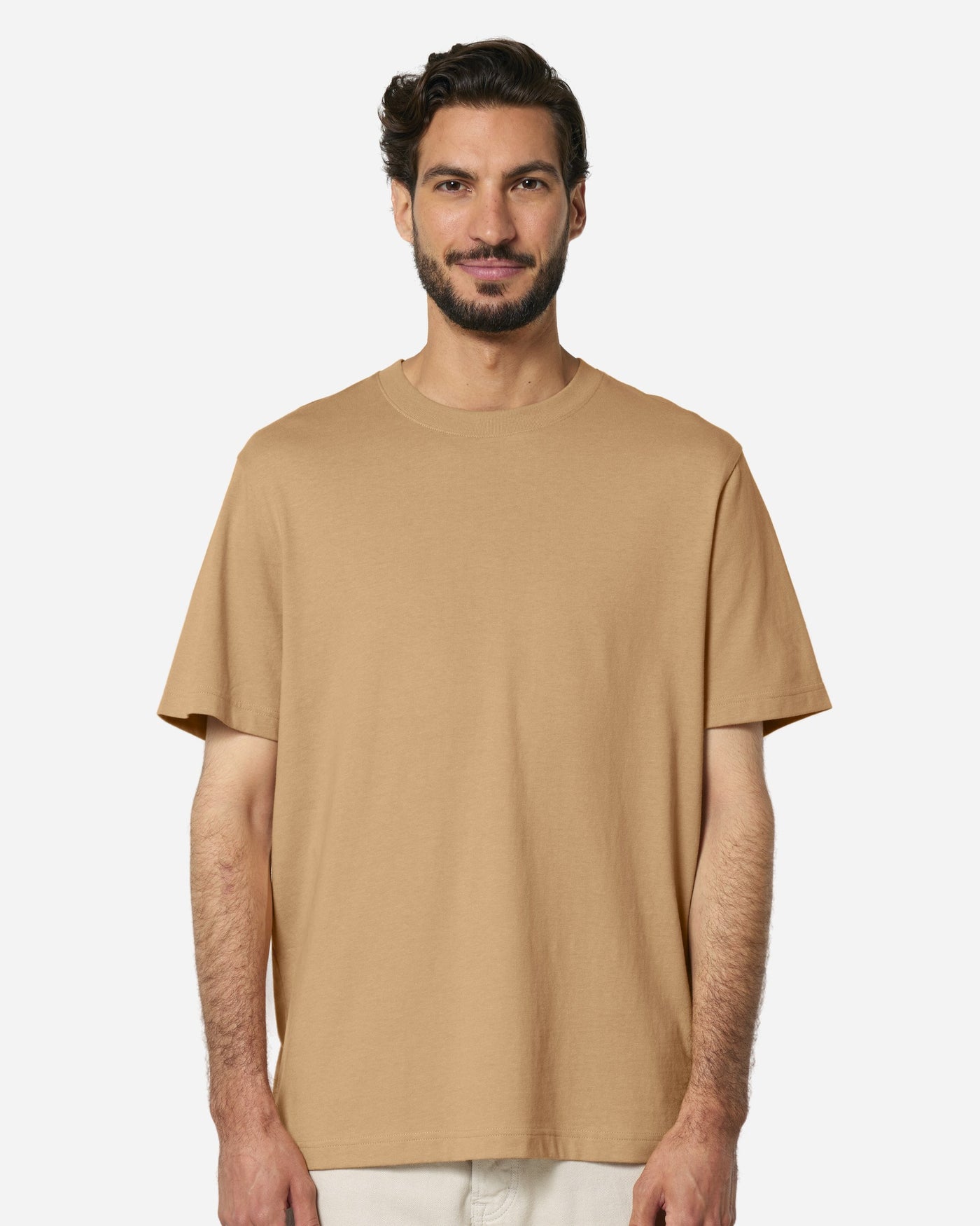 T-shirt unisexe Sparker 2.0 porté, coloris Latte