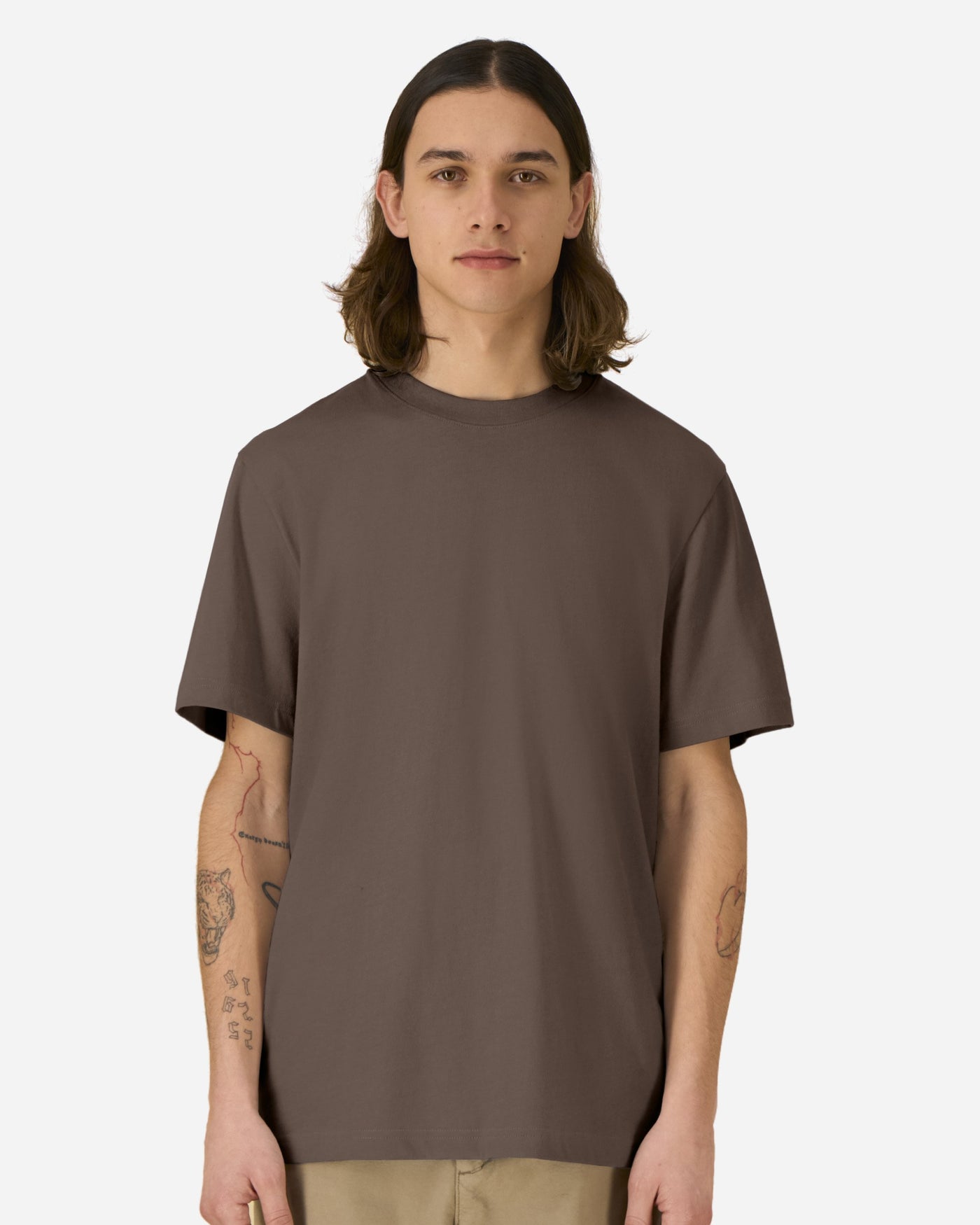 T-shirt unisexe Sparker 2.0 porté, coloris Mocha