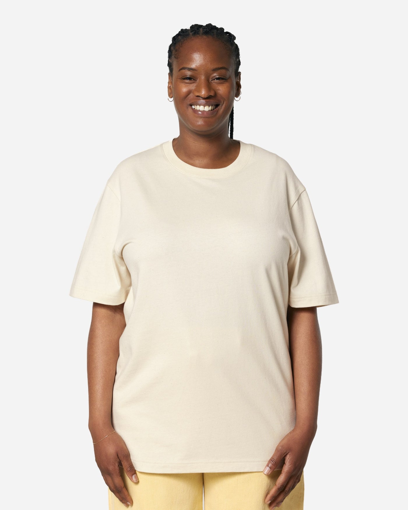 T-shirt unisexe Sparker 2.0 porté, coloris Natural Raw