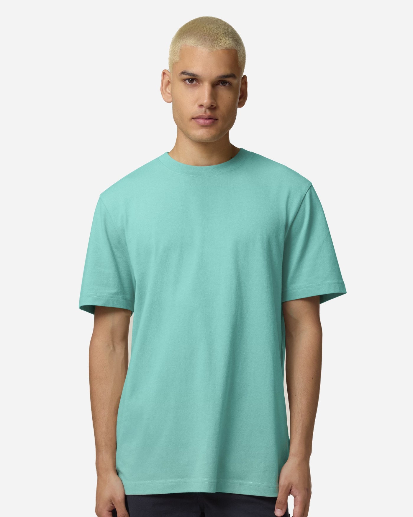 T-shirt unisexe Sparker 2.0 porté, coloris Pool Blue