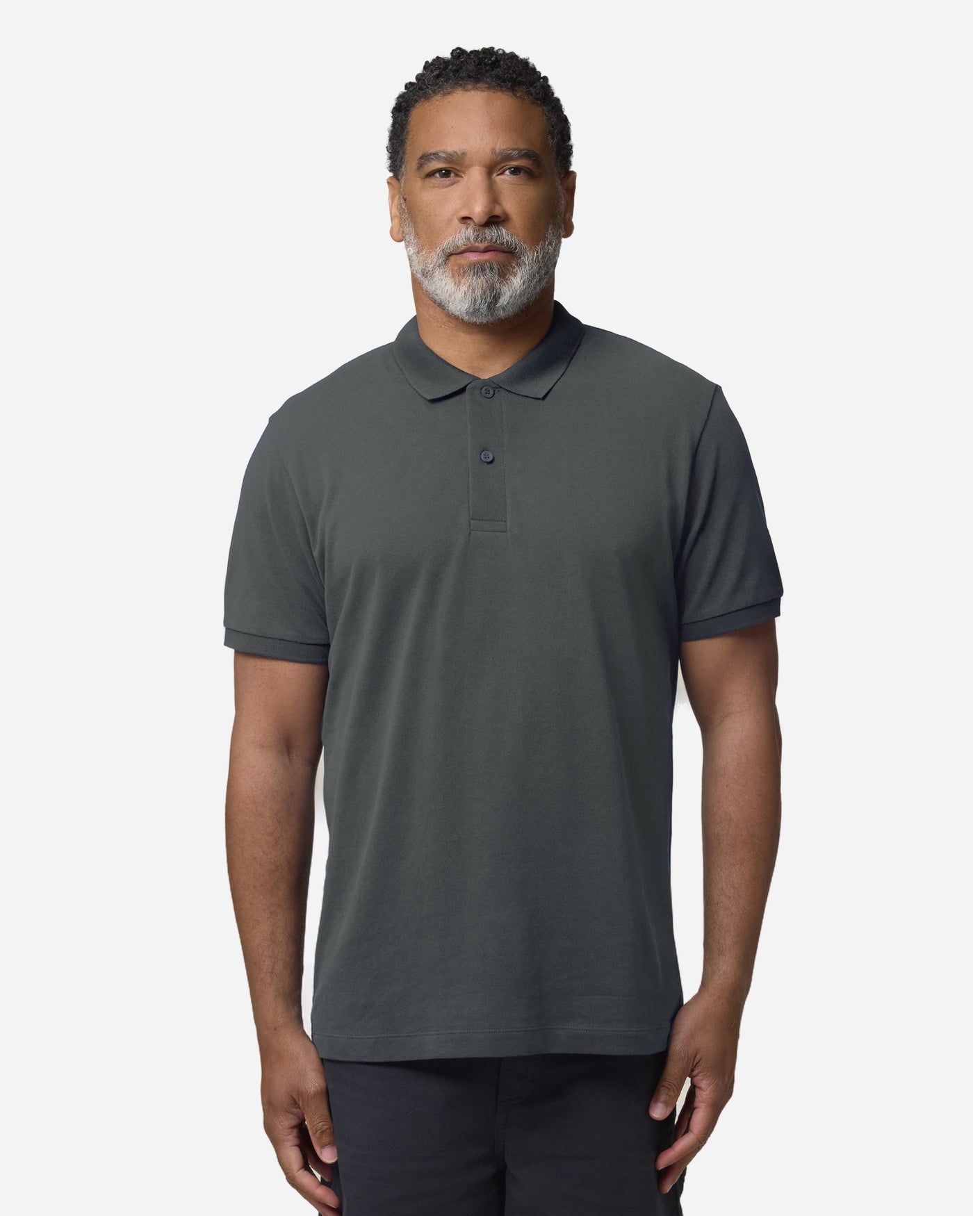 Polo homme Stanley Coaster porté, coloris Anthracite
