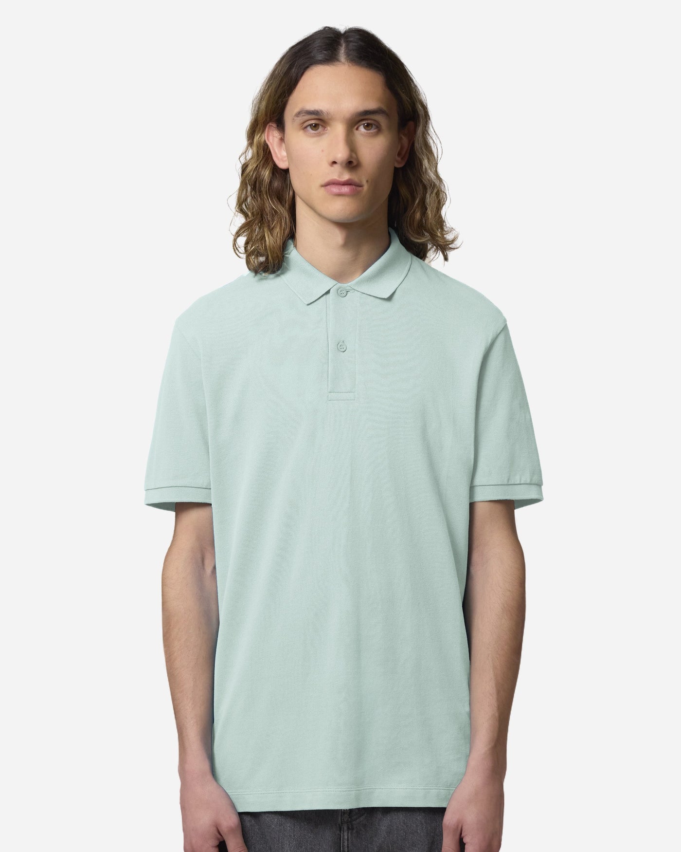 Polo homme Stanley Coaster porté, coloris Caribbean Blue