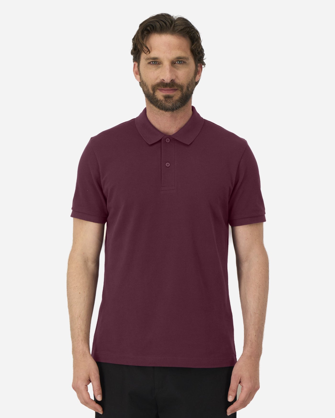 Polo homme Stanley Coaster porté, coloris Deep Plum
