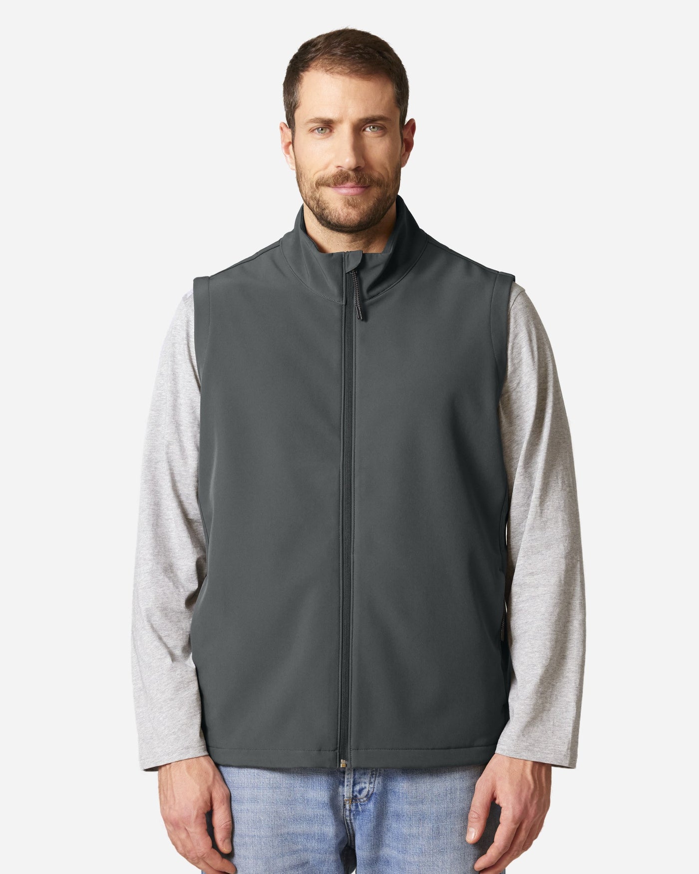 Gilet softshell homme Stanley Trail Blazer porté, coloris Anthracite