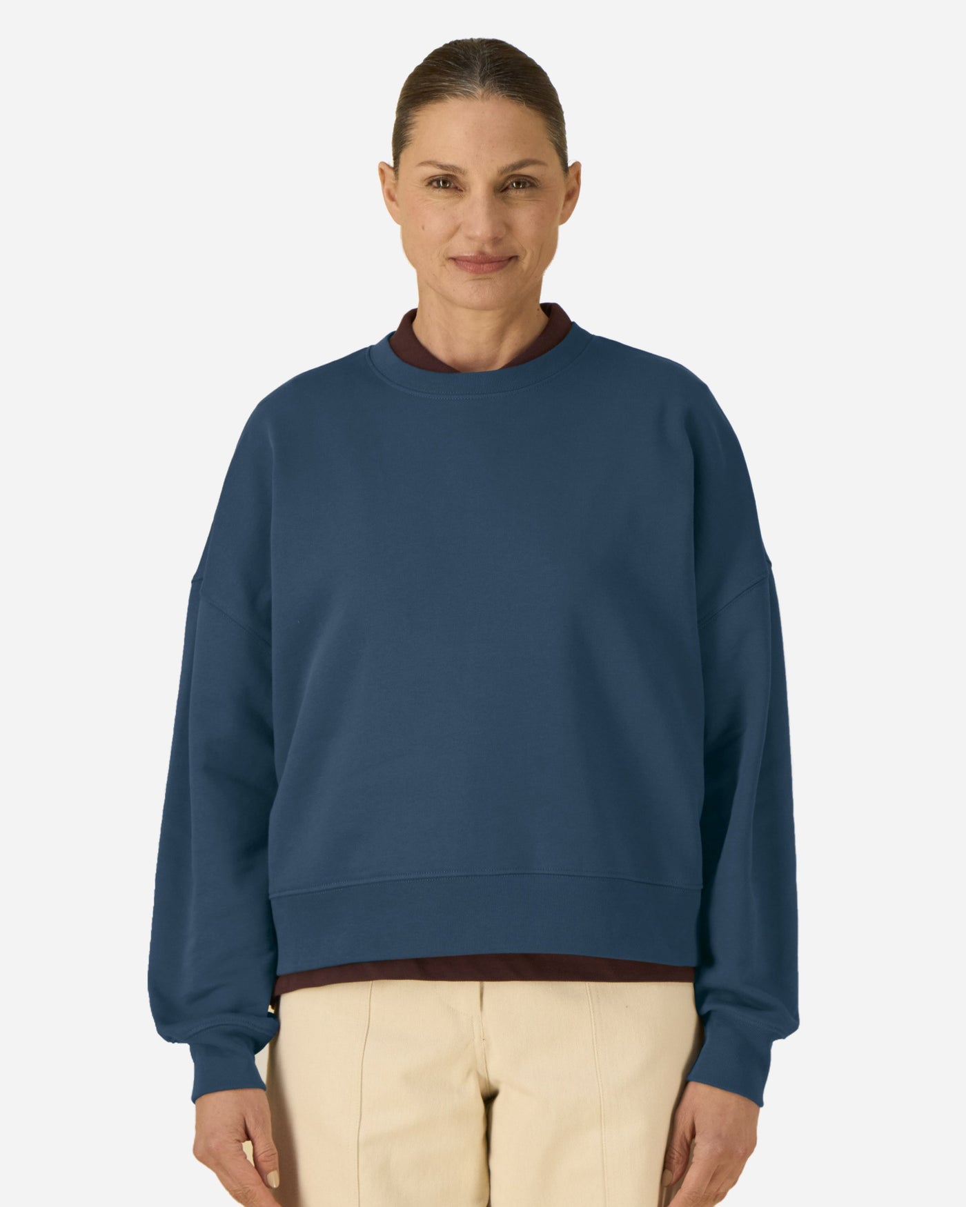 Sweat femme Stella Alma porté, coloris Deep Teal