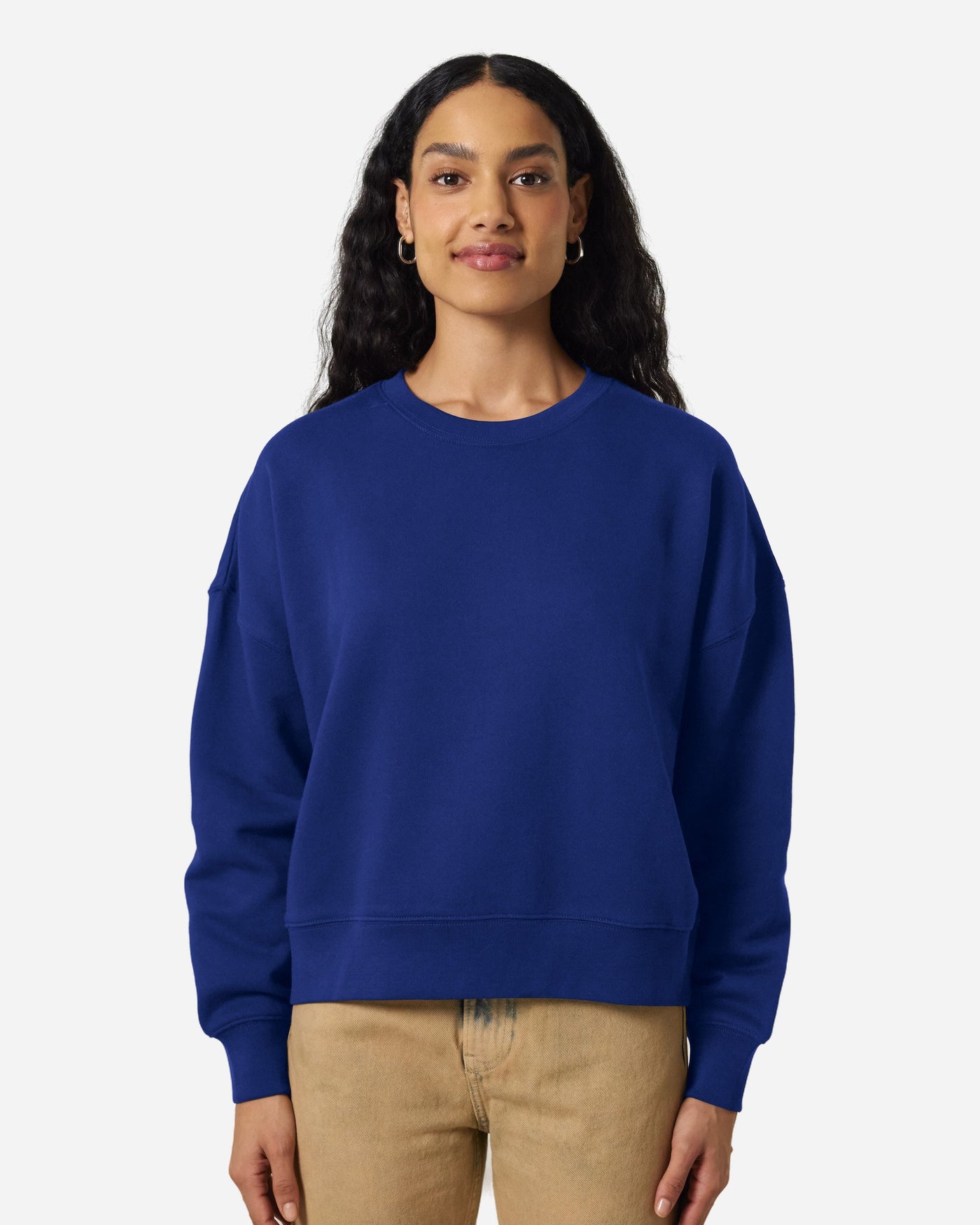 Sweat femme Stella Alma porté, coloris Worker Blue